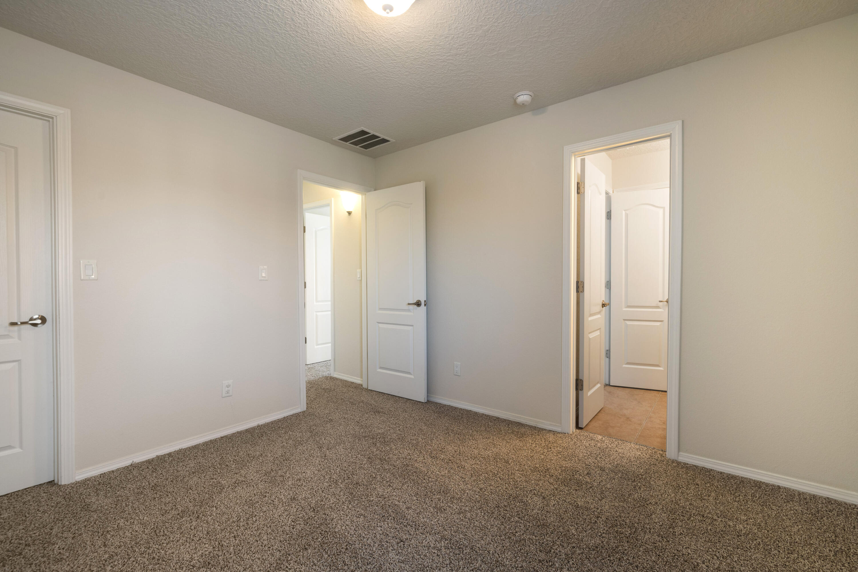 Photo 11 — 510 Palo Alto Drive NE