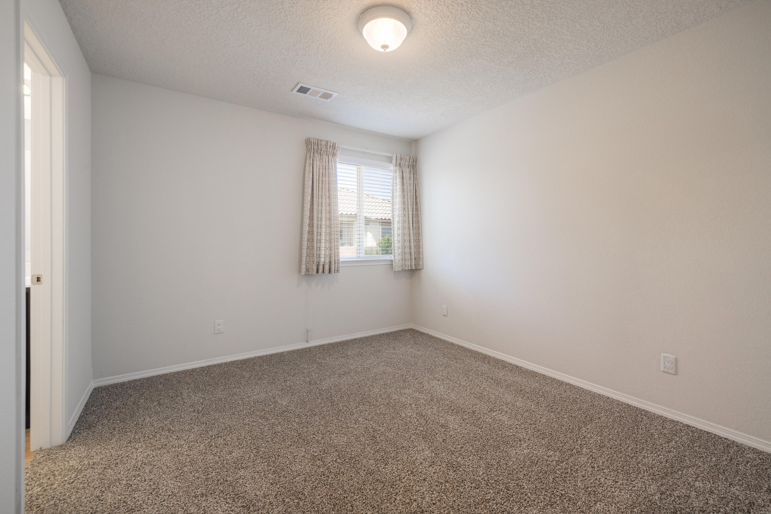 Photo 9 — 510 Palo Alto Drive NE