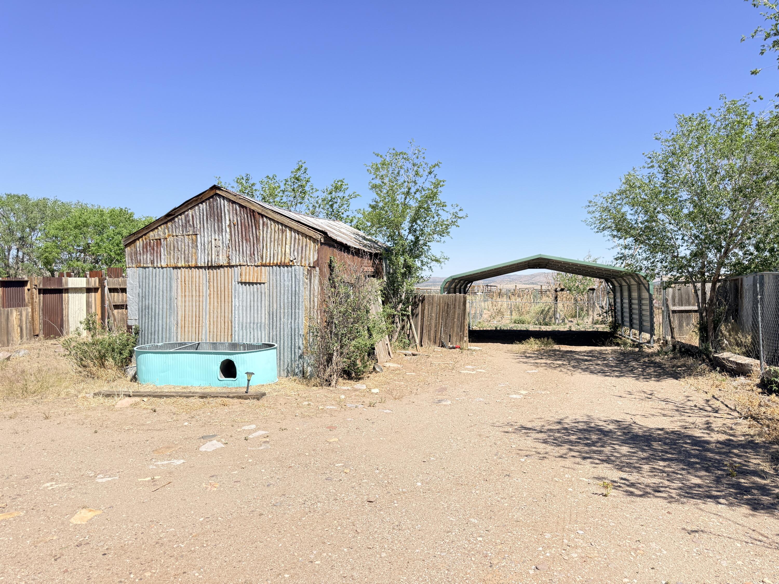 Photo 2 — 904 W 1st Street