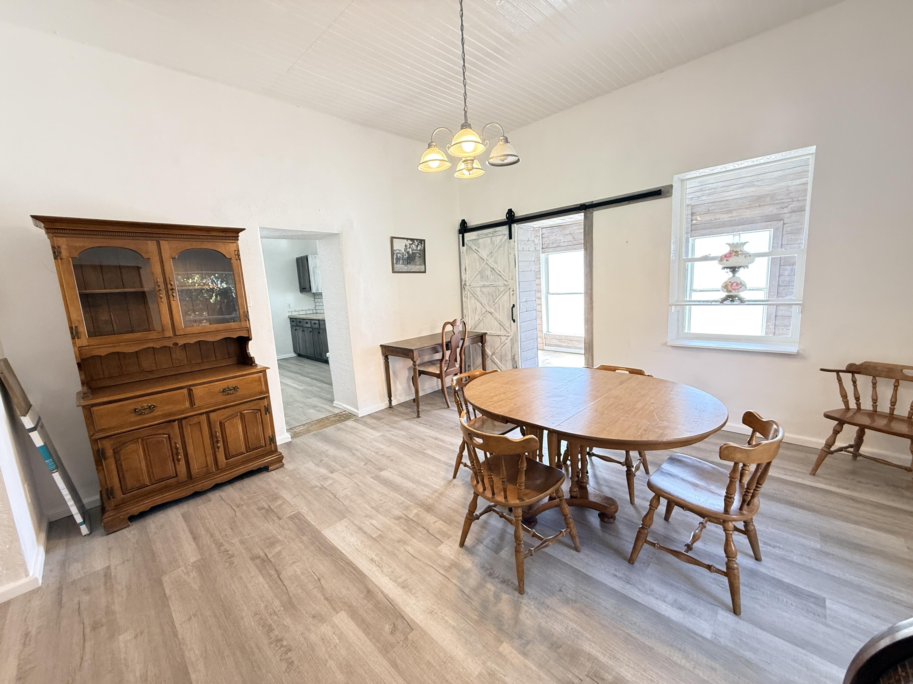 Photo 13 — 904 W 1st Street