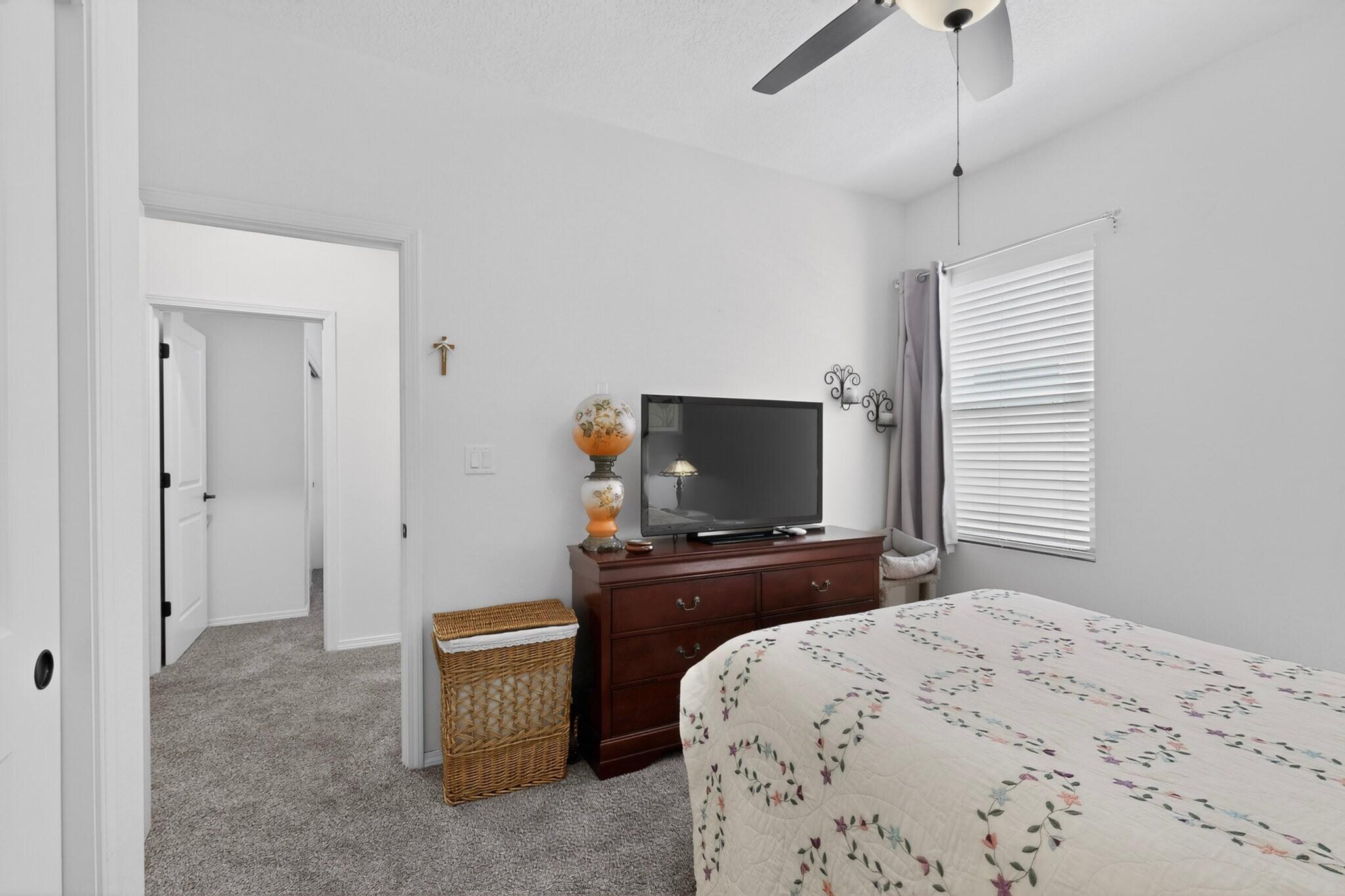 Photo 16 — 4989 Findley Street SW