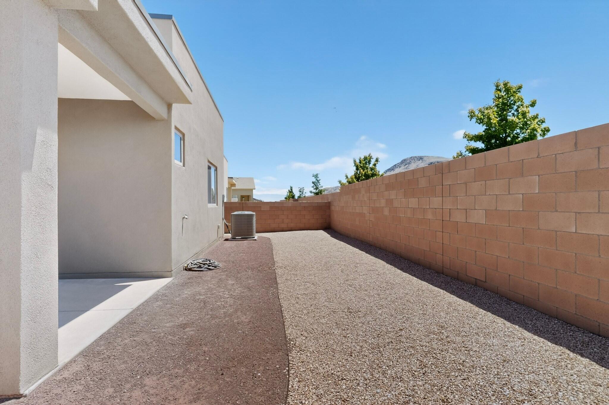 Photo 4 — 4989 Findley Street SW