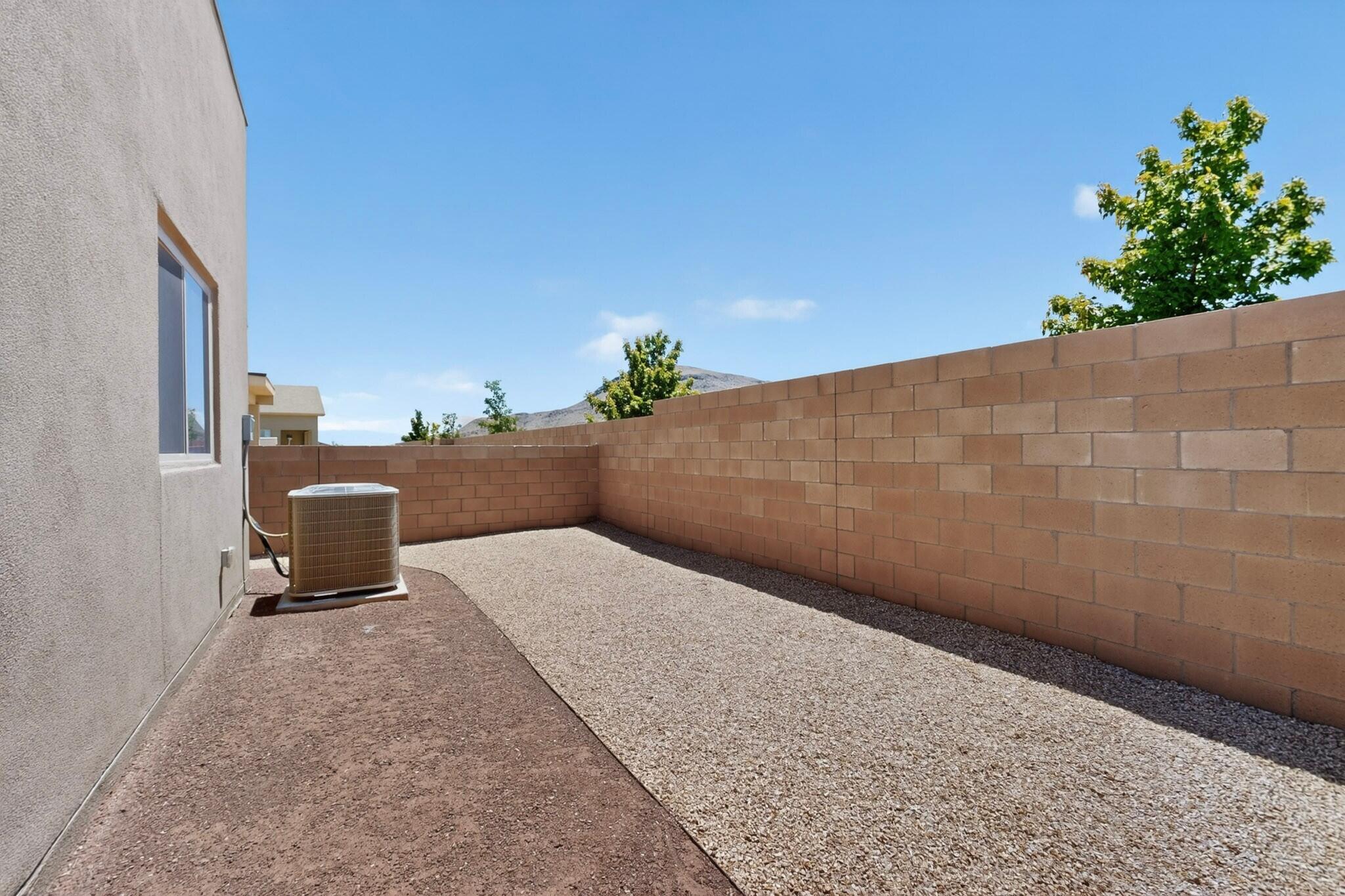 Photo 3 — 4989 Findley Street SW