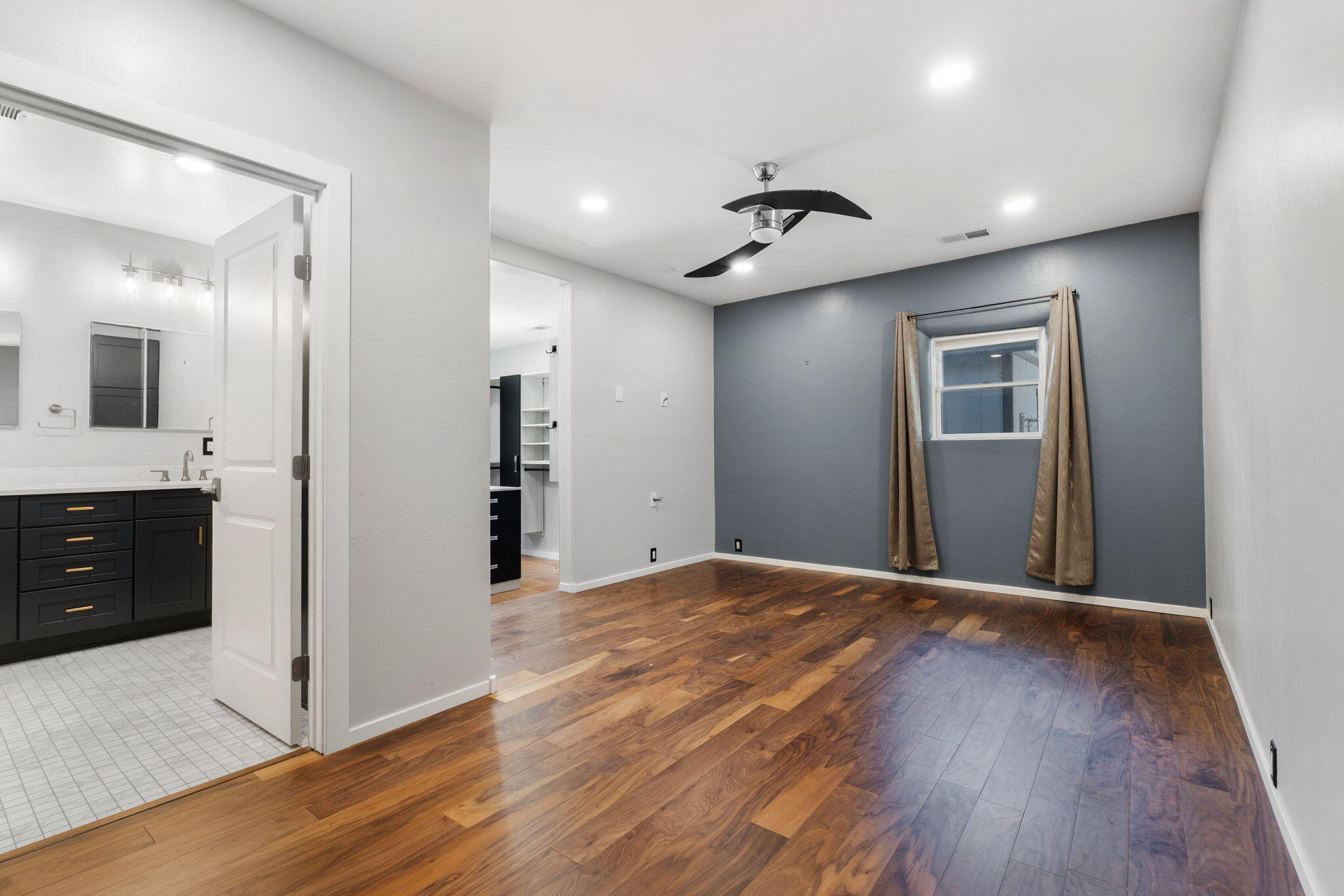 Photo 8 — 2616 Mountain Road NW