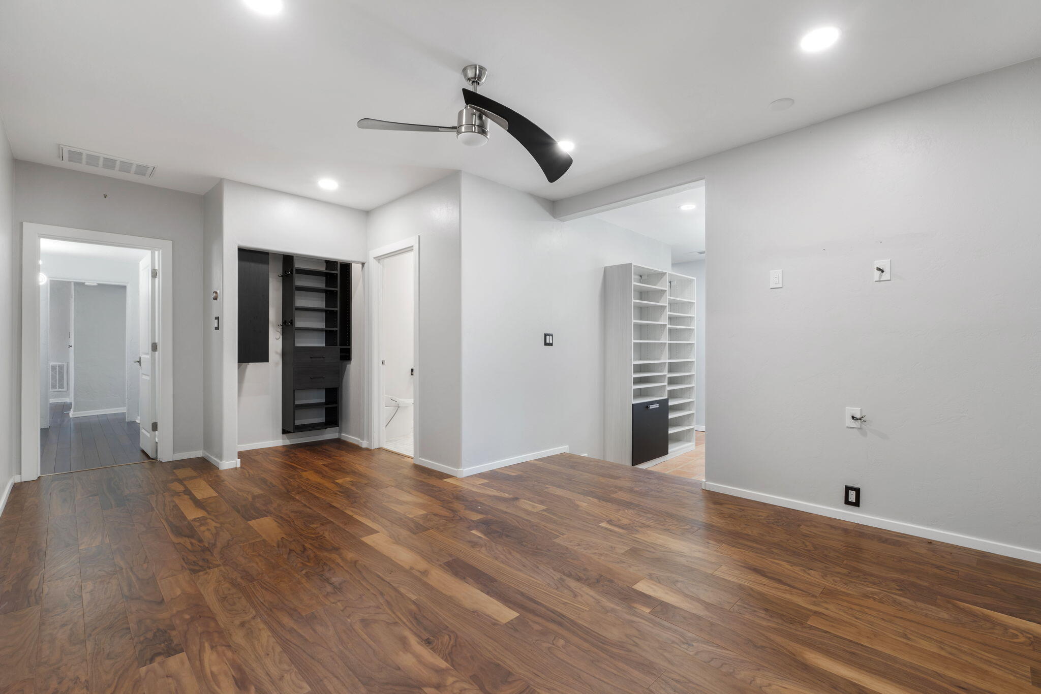 Photo 10 — 2616 Mountain Road NW