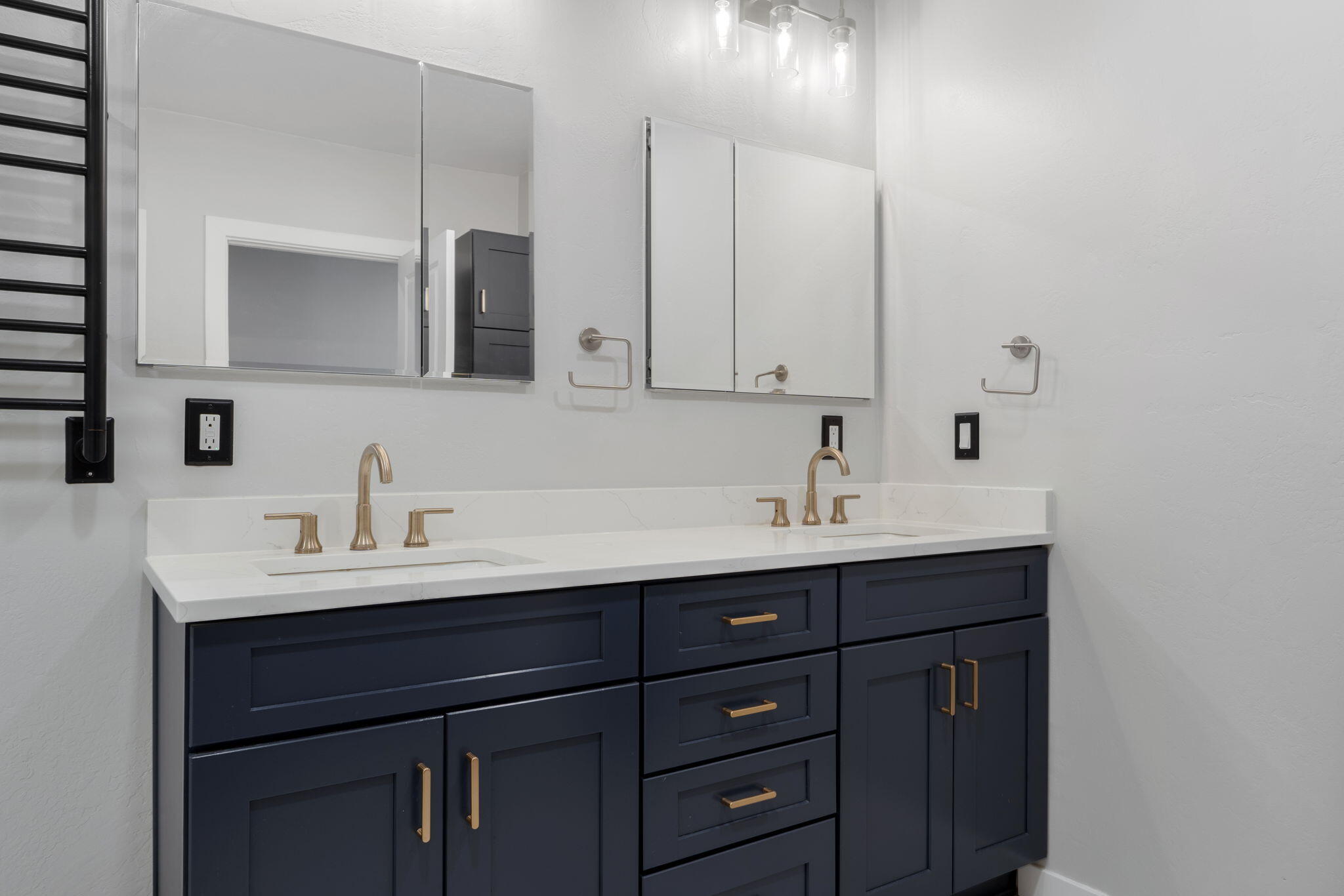 Photo 11 — 2616 Mountain Road NW