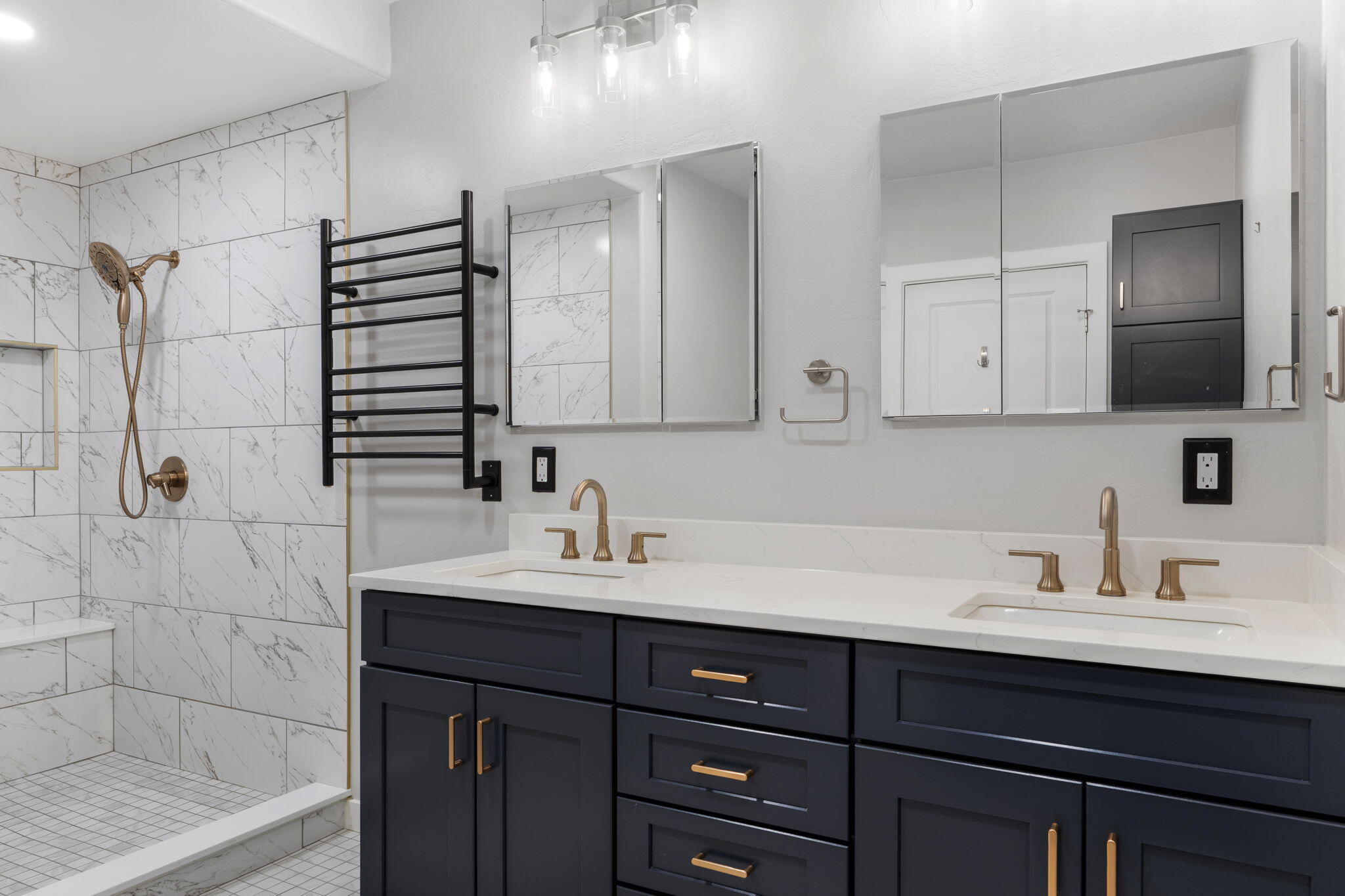 Photo 12 — 2616 Mountain Road NW