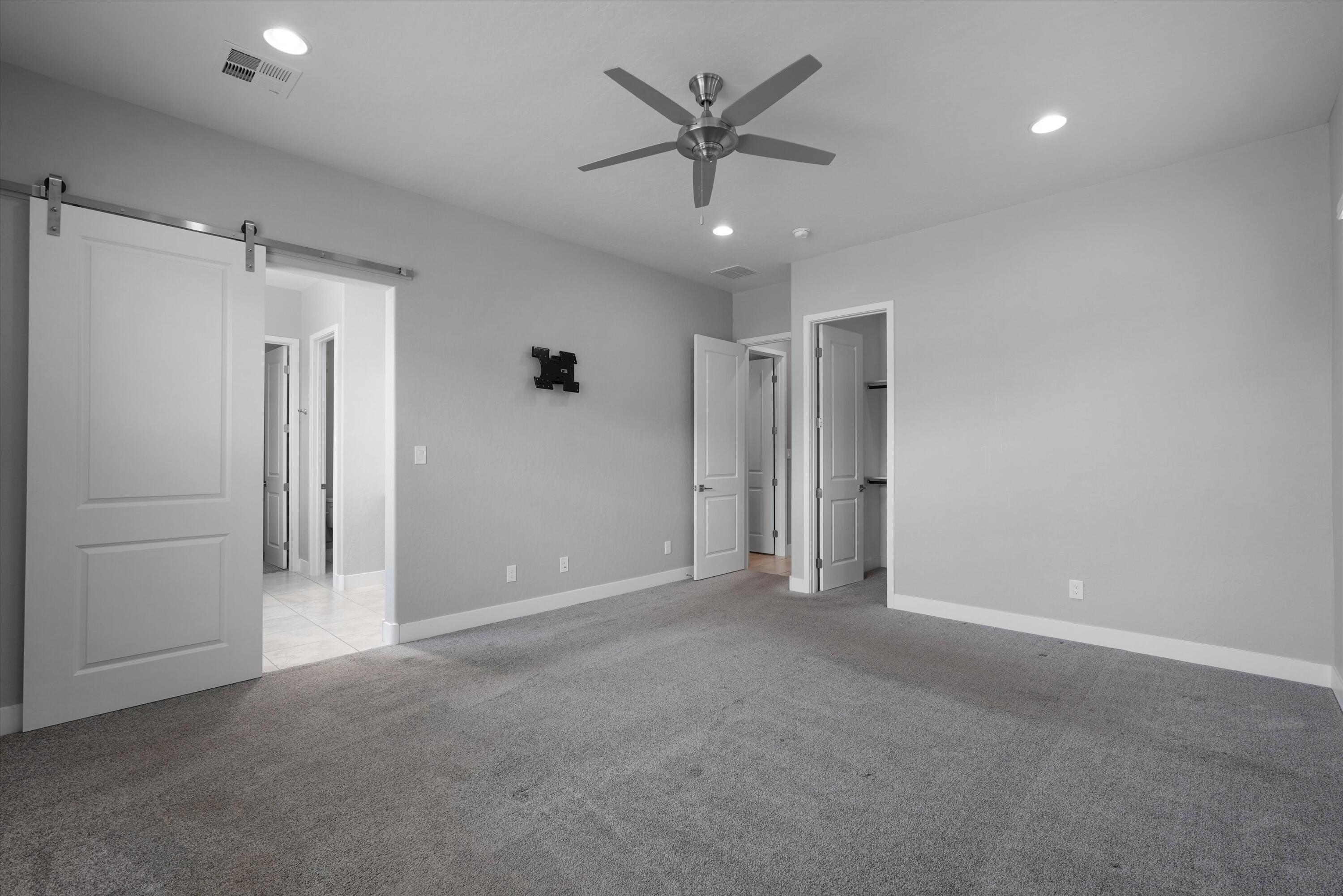 Photo 17 — 5213 Bullseye Road NE