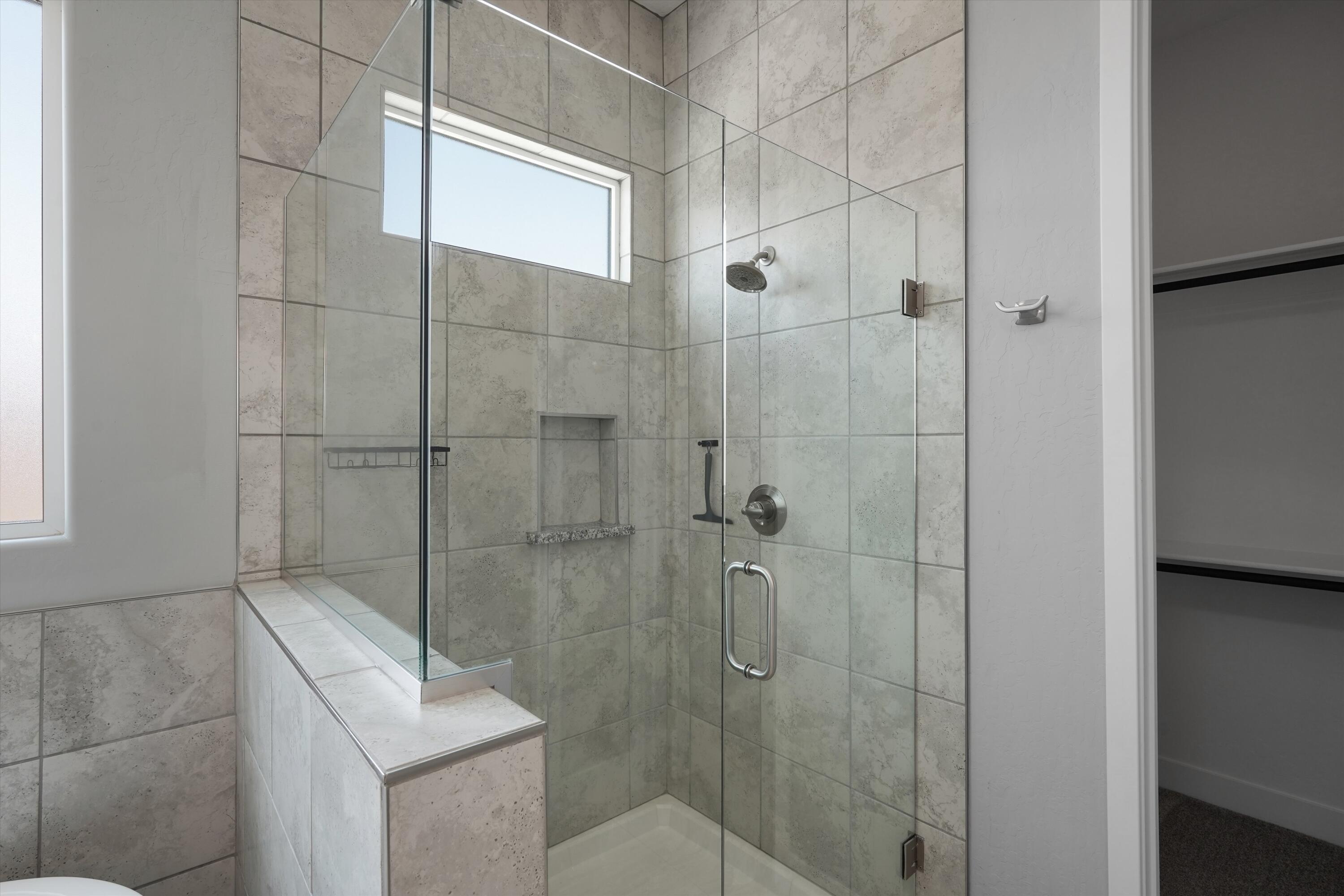 Photo 13 — 5213 Bullseye Road NE