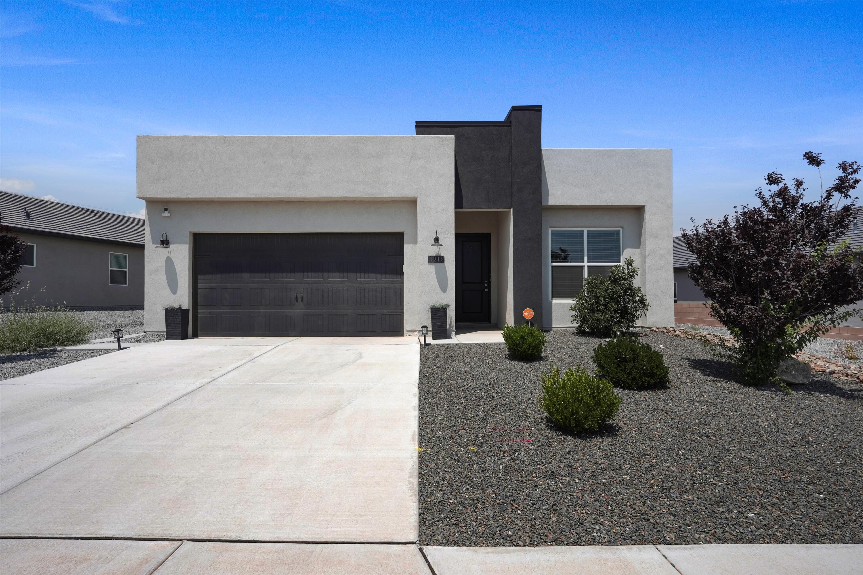 Photo 4 — 5213 Bullseye Road NE