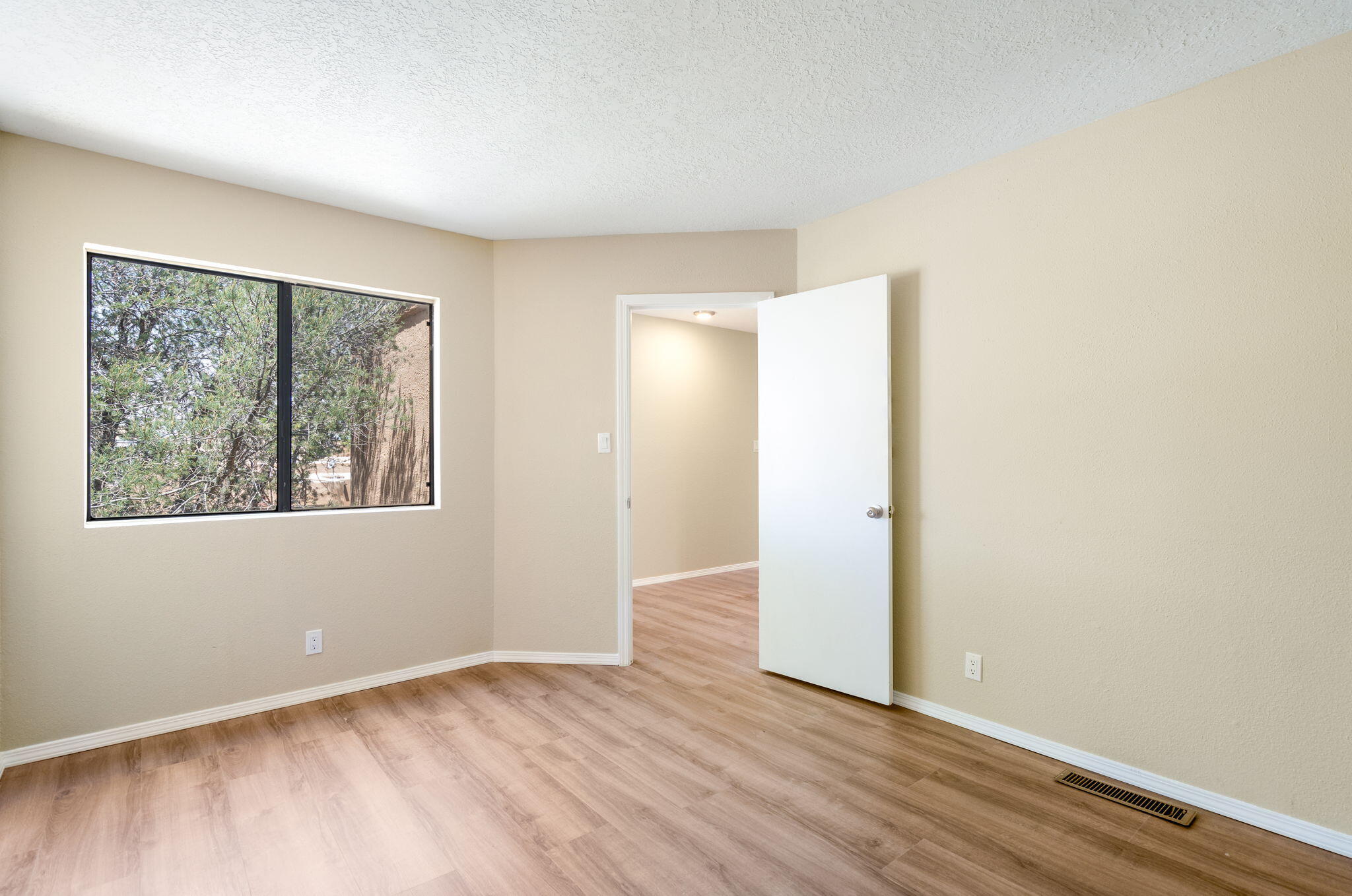 Photo 12 — 7904 Blue Jay Lane NE