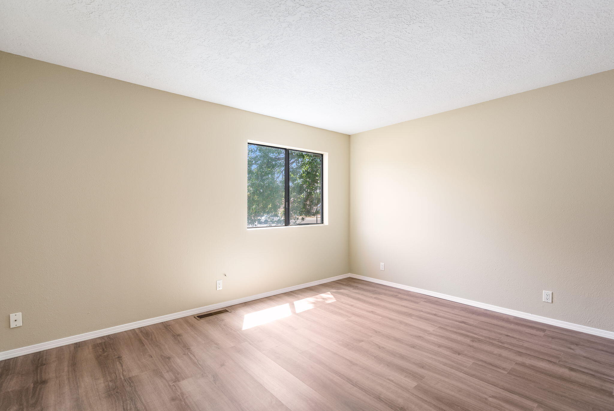 Photo 10 — 7904 Blue Jay Lane NE