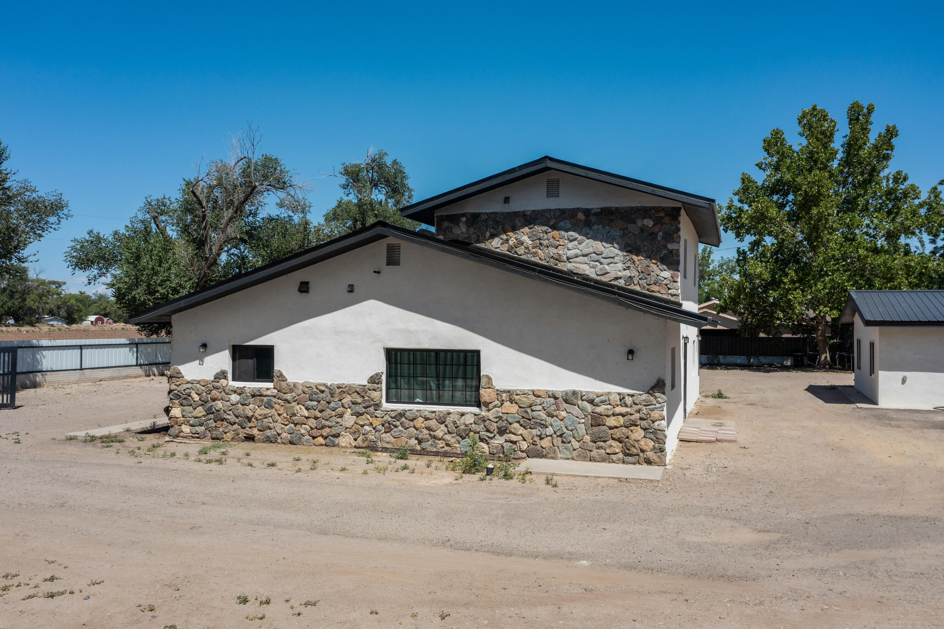 Photo 2 — 11 El Cerro Road