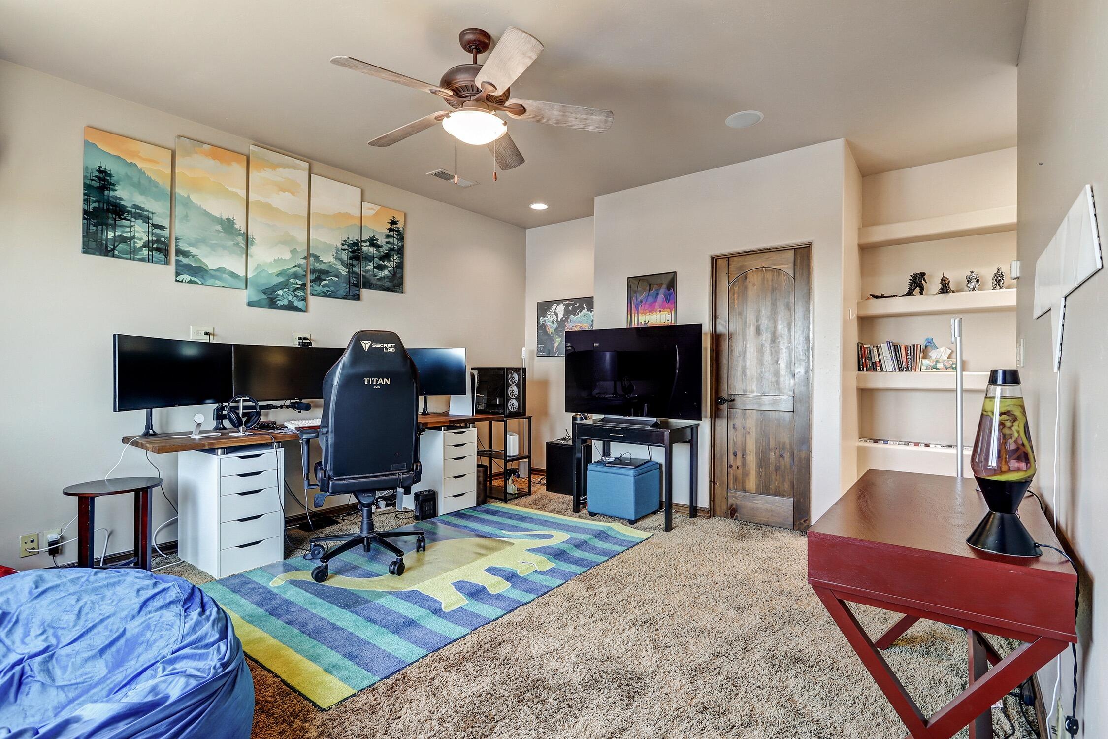 Photo 19 — 5415 High Desert Place NE