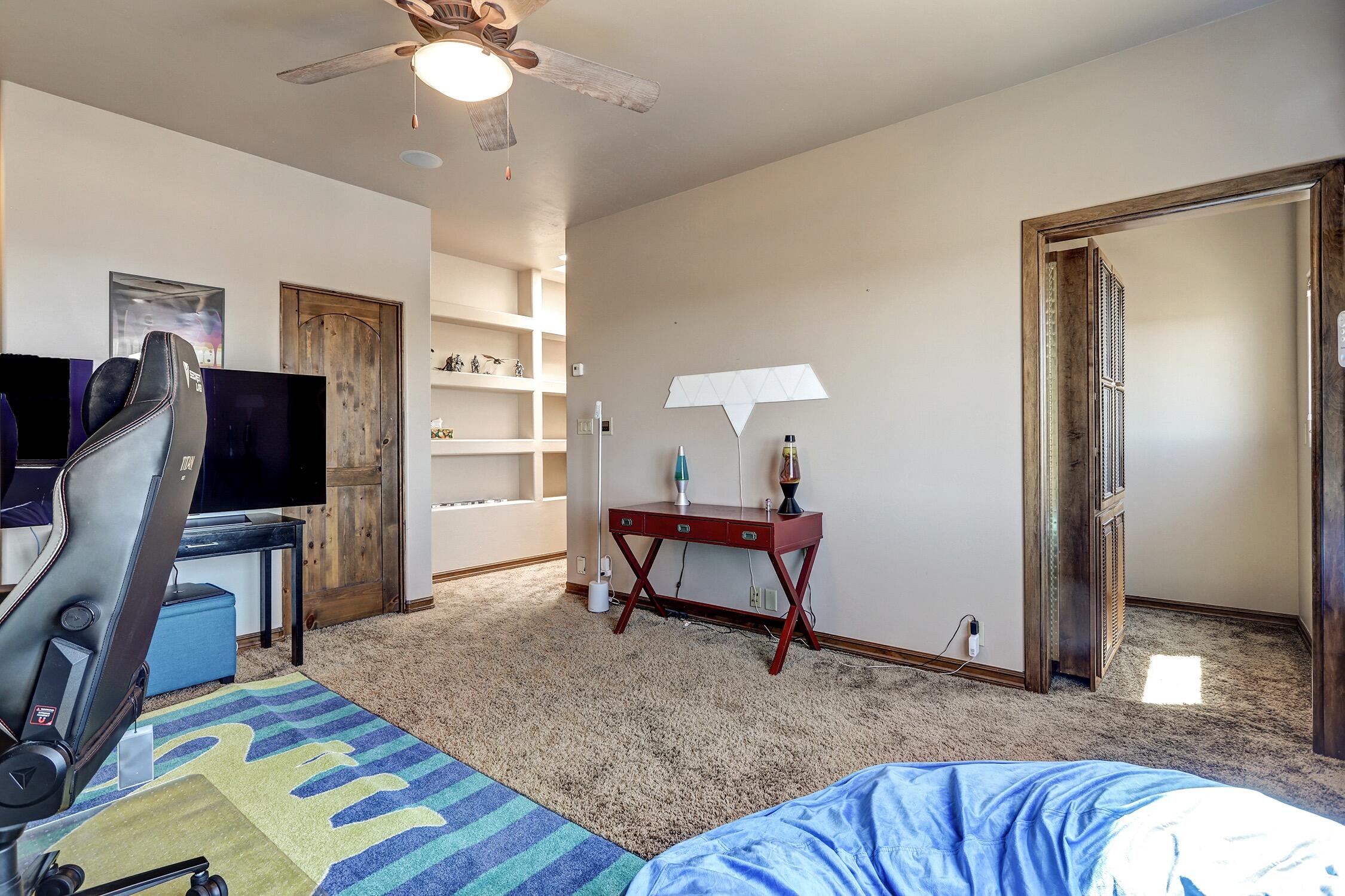 Photo 18 — 5415 High Desert Place NE