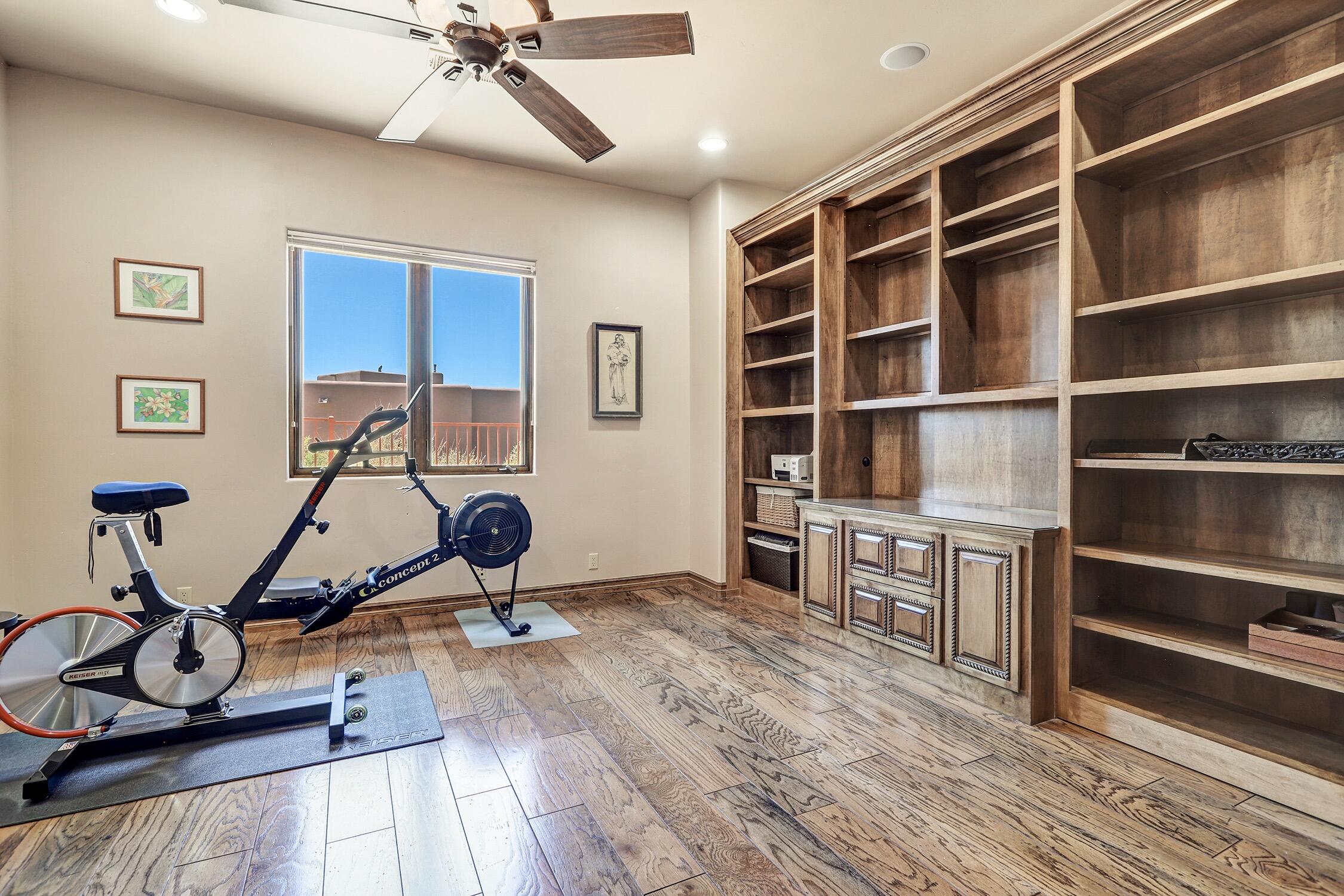 Photo 16 — 5415 High Desert Place NE