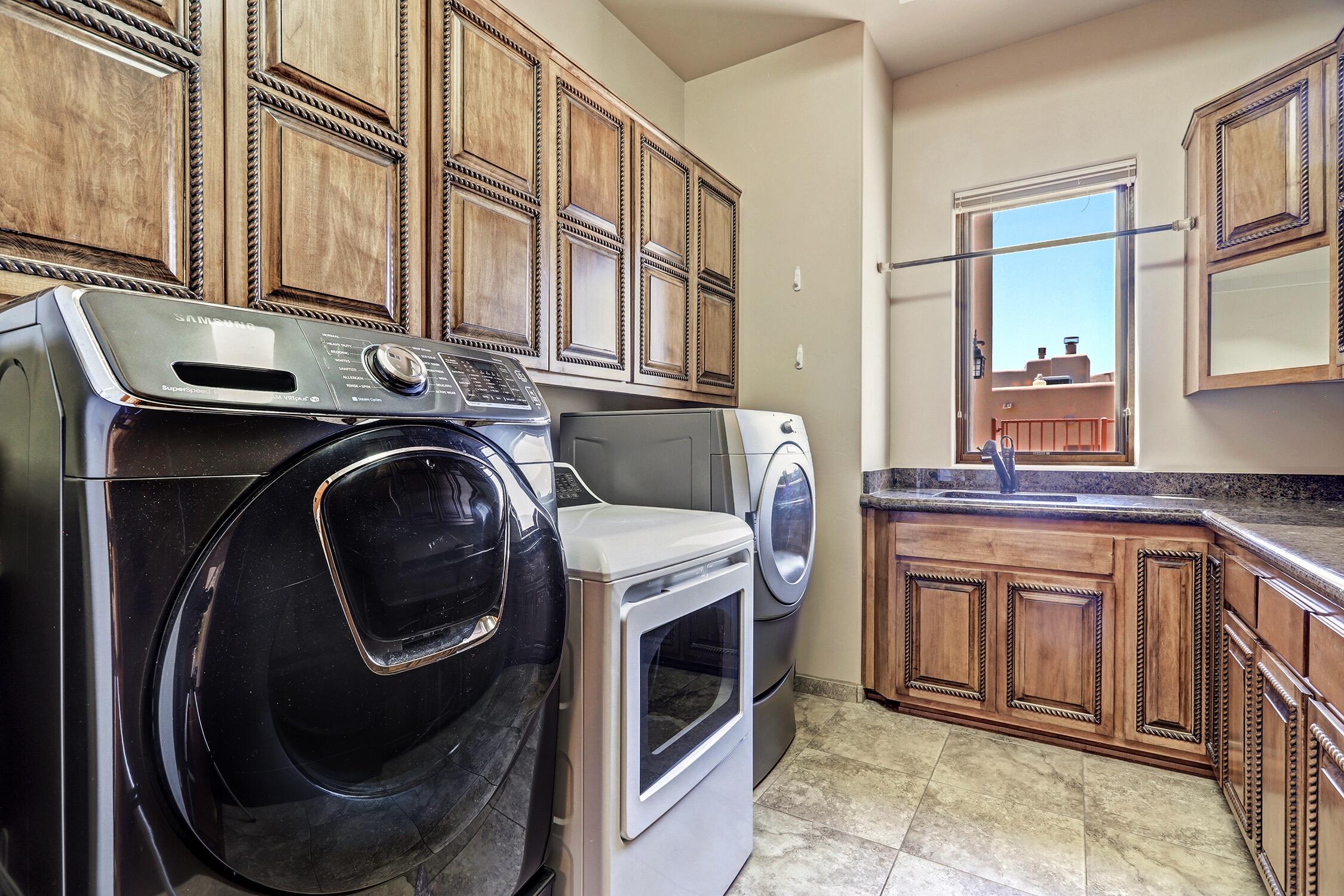 Photo 10 — 5415 High Desert Place NE