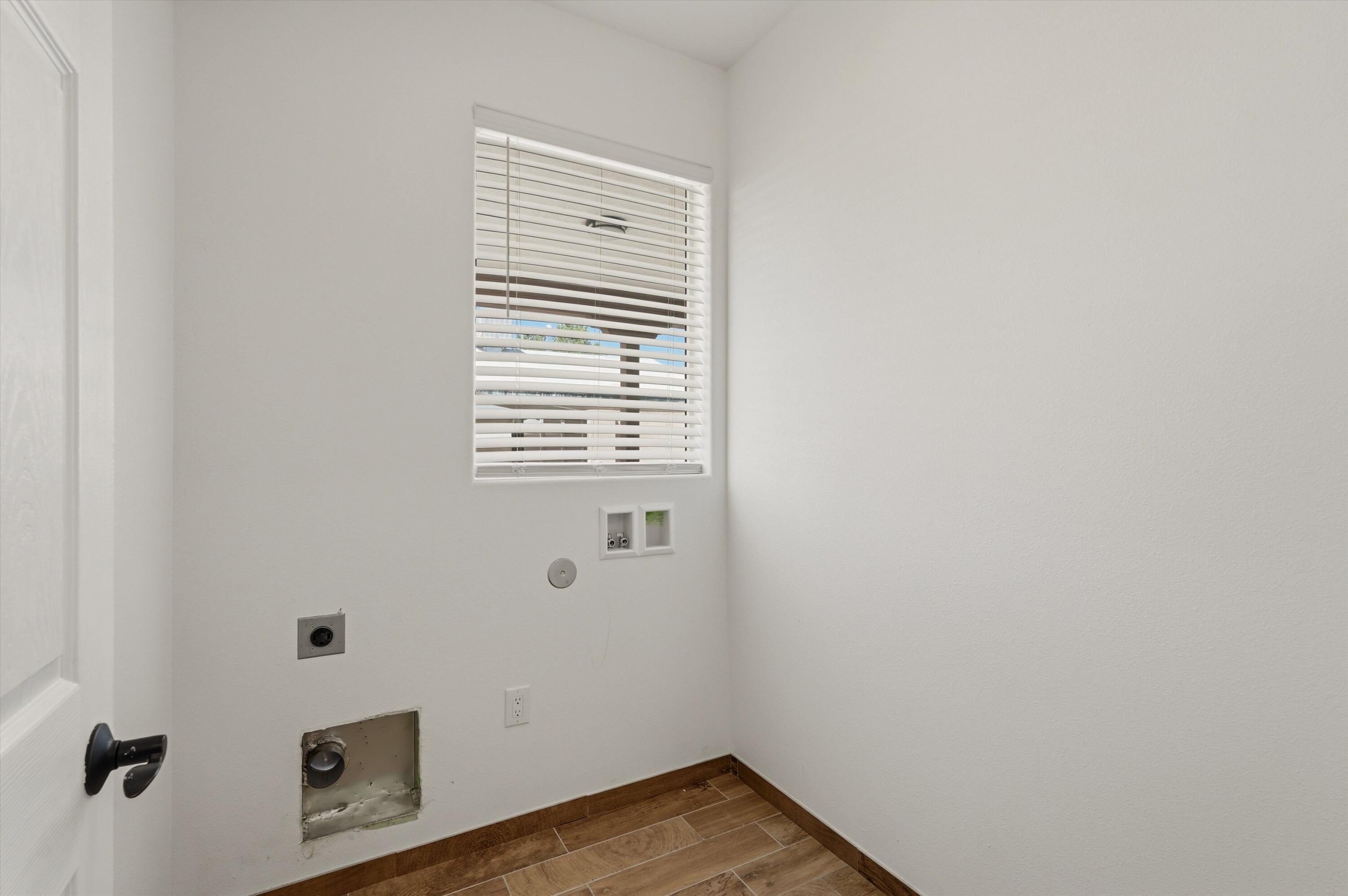 Photo 19 — 503 Martinez Drive NE