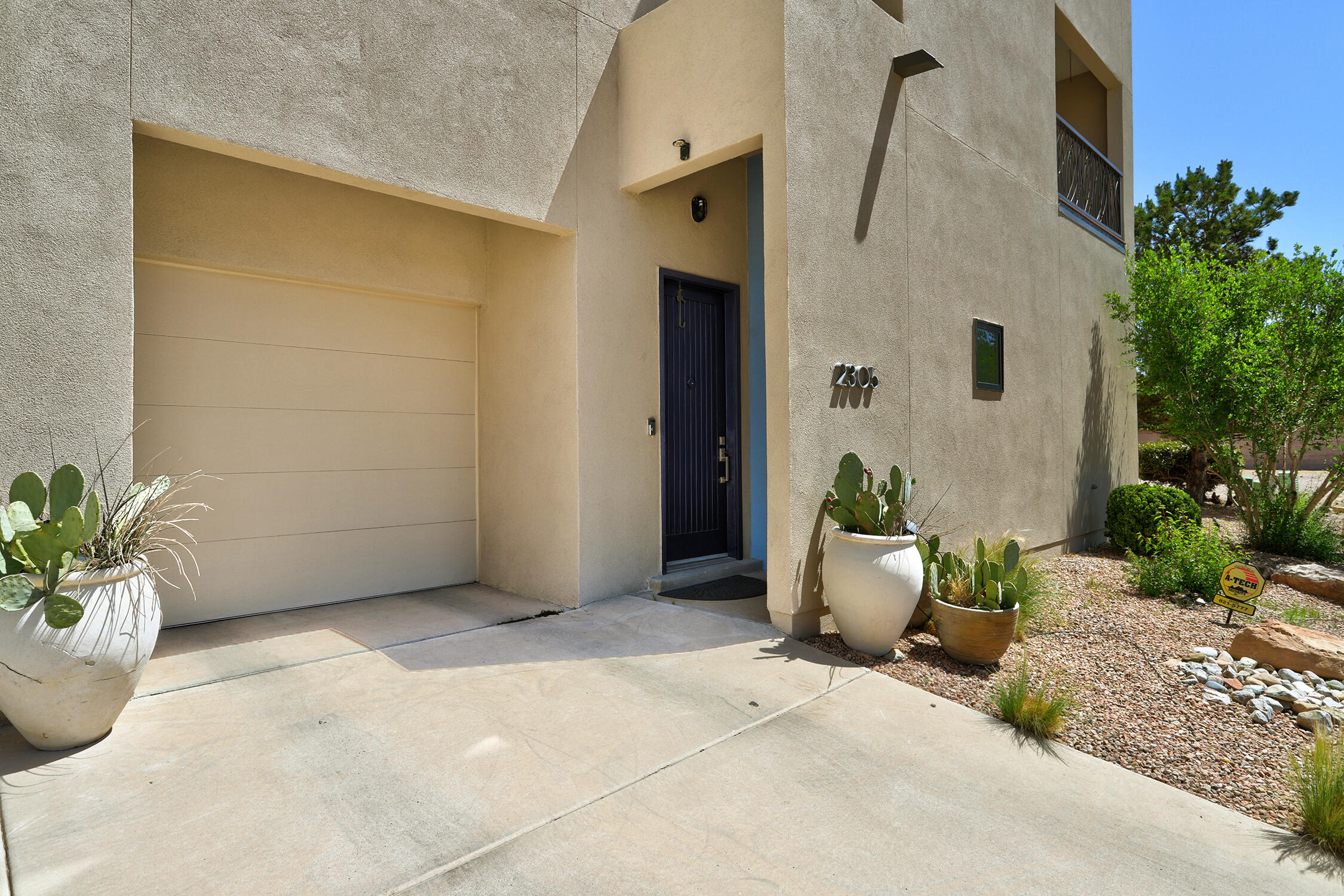 2305 Mananitas Lane NW, Albuquerque, NM 87104
