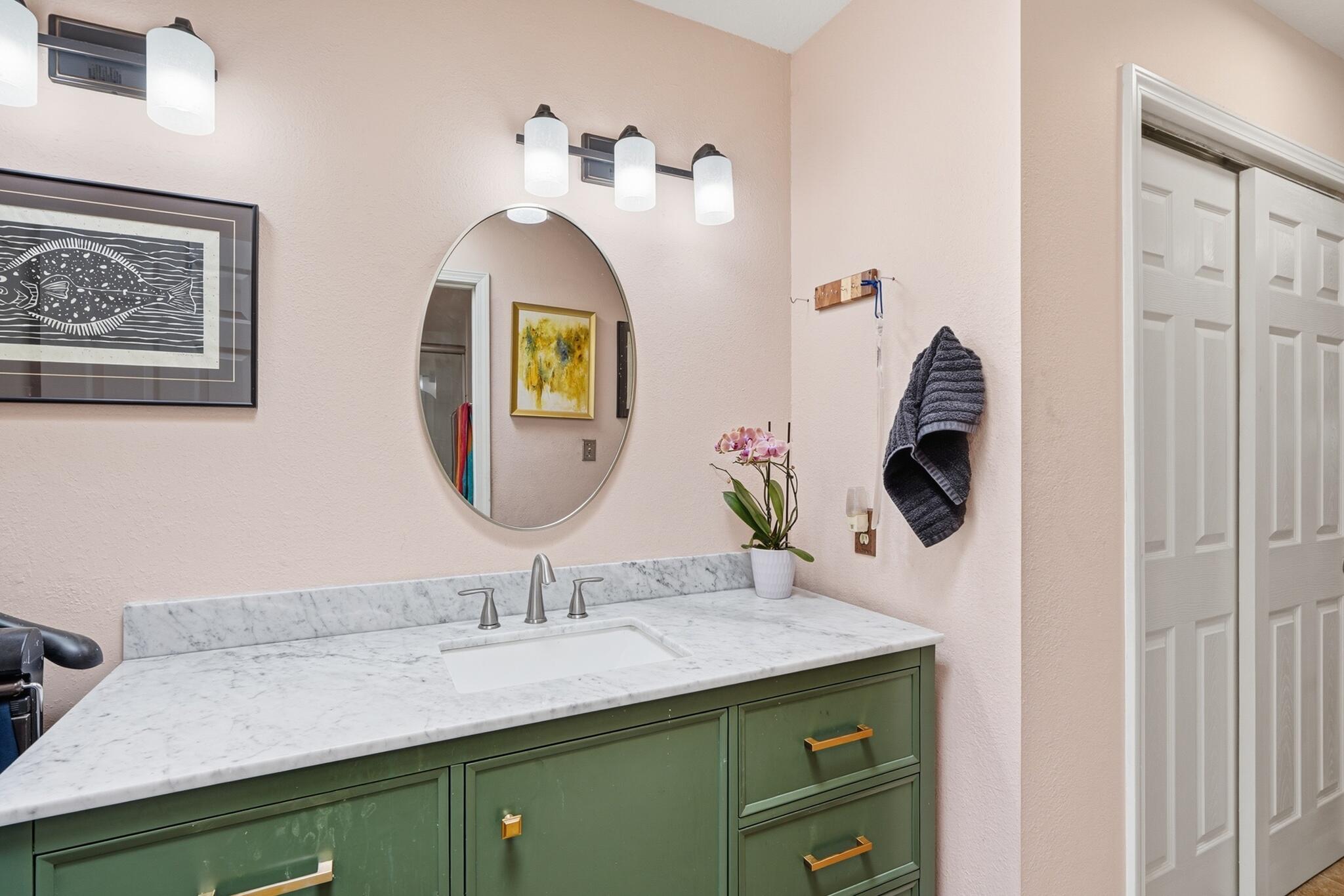 Photo 16 — 5902 Azuelo Avenue NW
