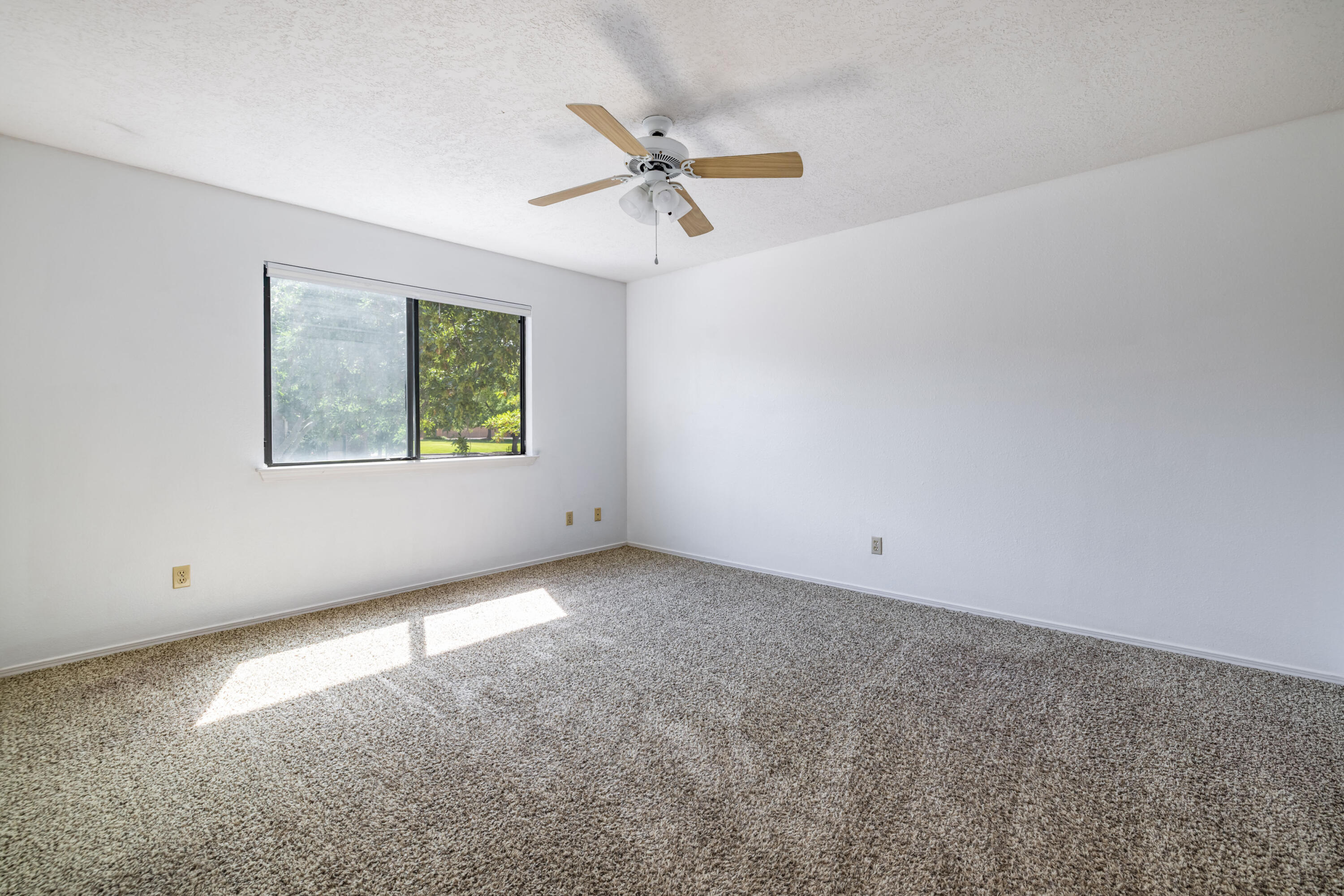 Photo 13 — 5801 Lowell Street NE UNIT 28D