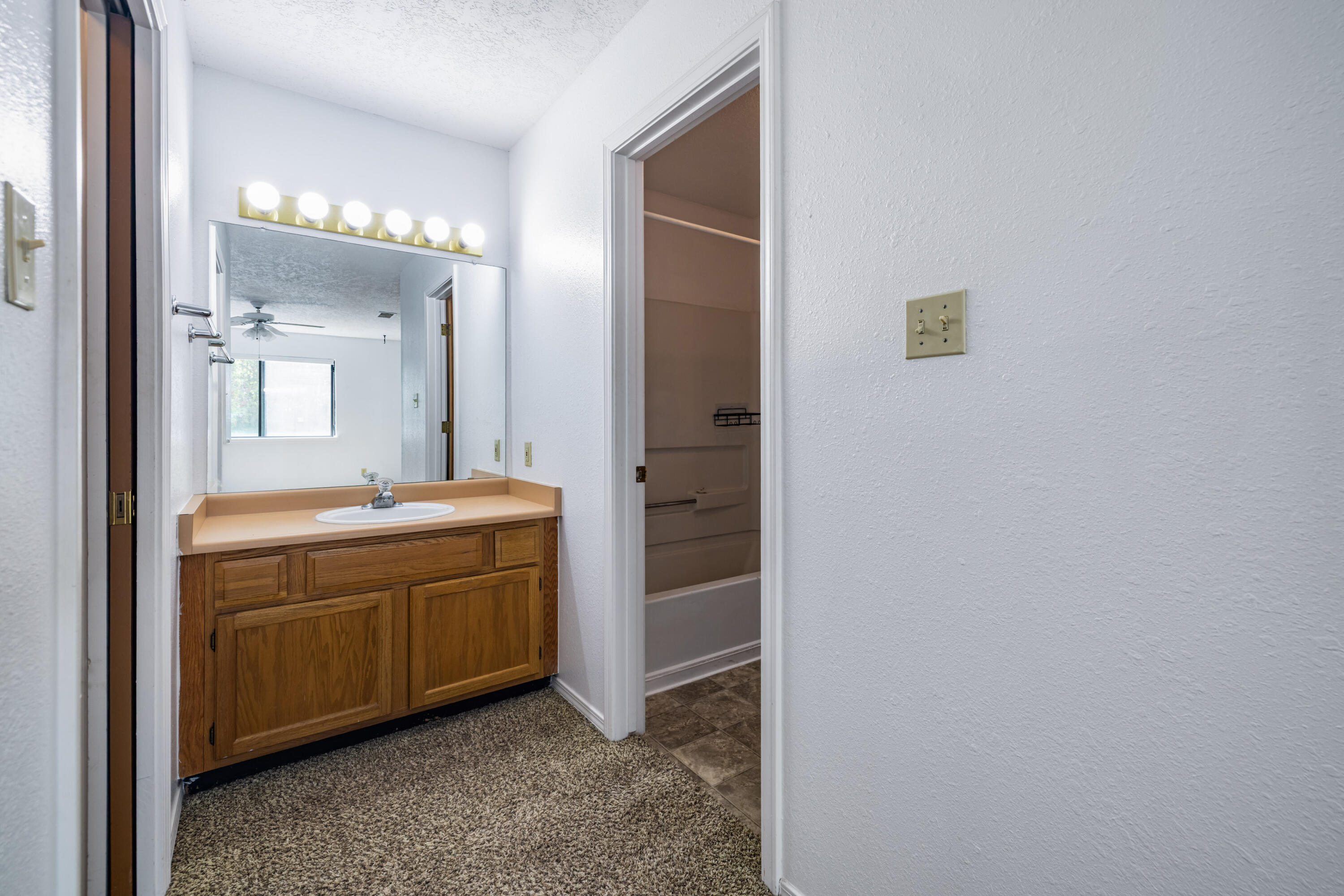 Photo 10 — 5801 Lowell Street NE UNIT 28D