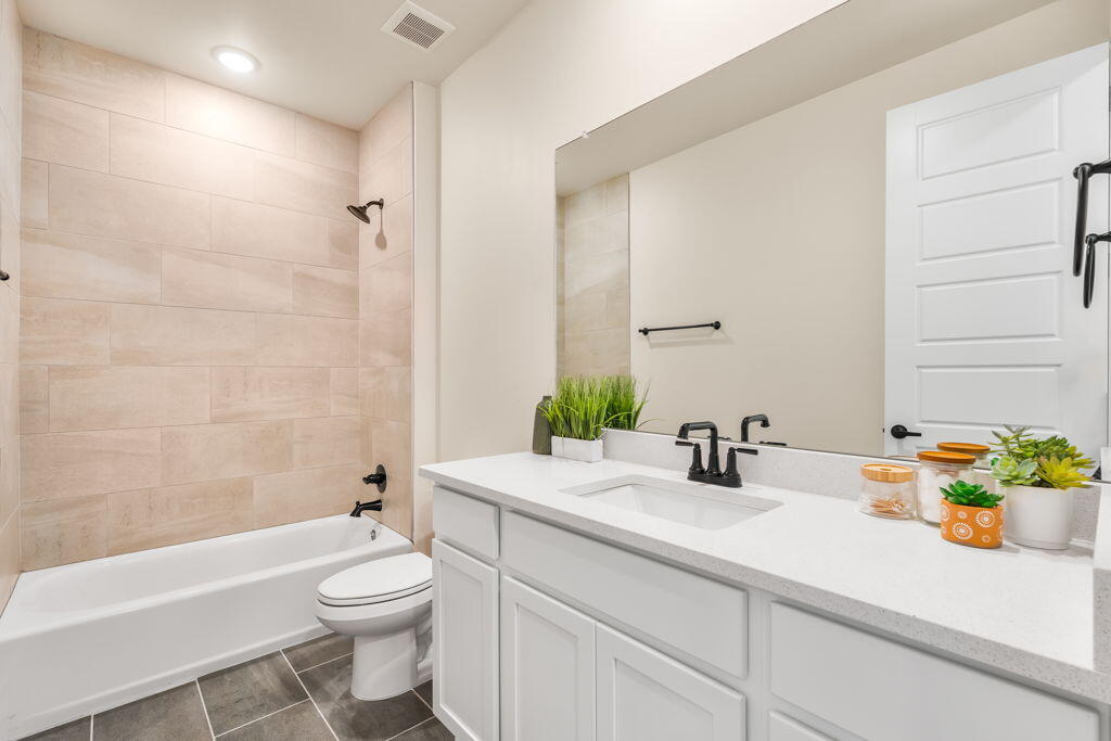 Photo 9 — 512 Spanish Walk Pl NW
