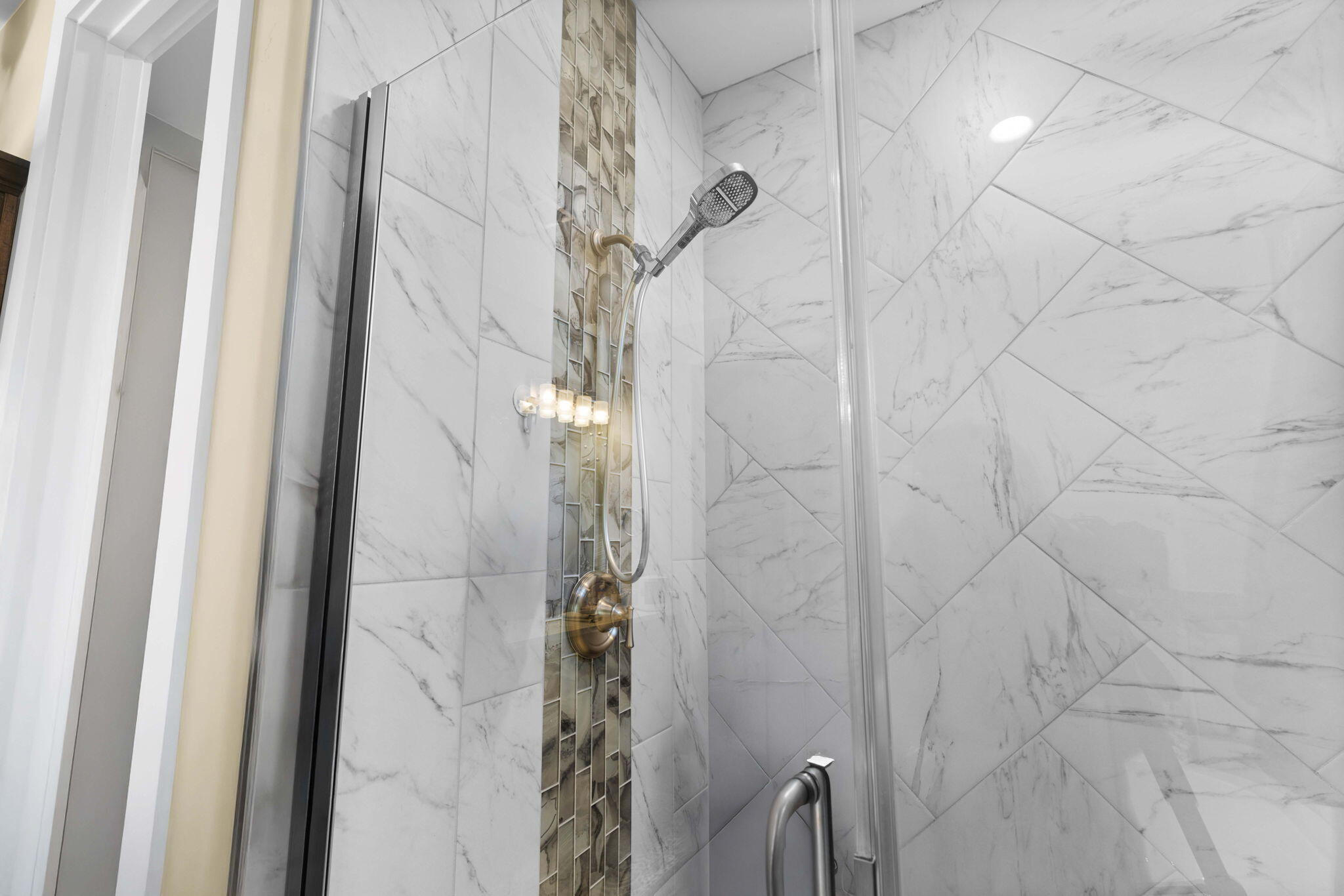 Photo 17 — 6519 Pato Road NW