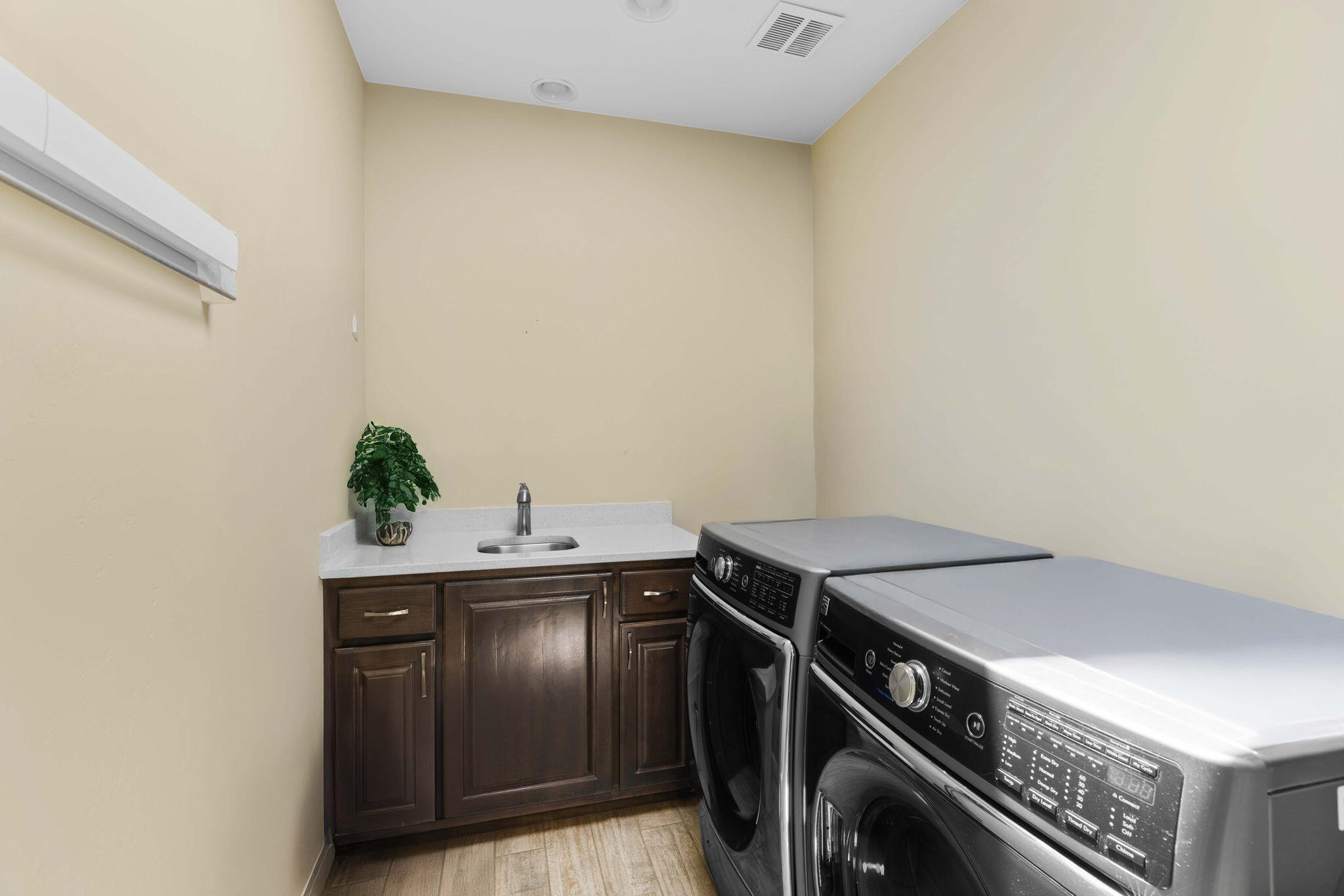 Photo 15 — 6519 Pato Road NW