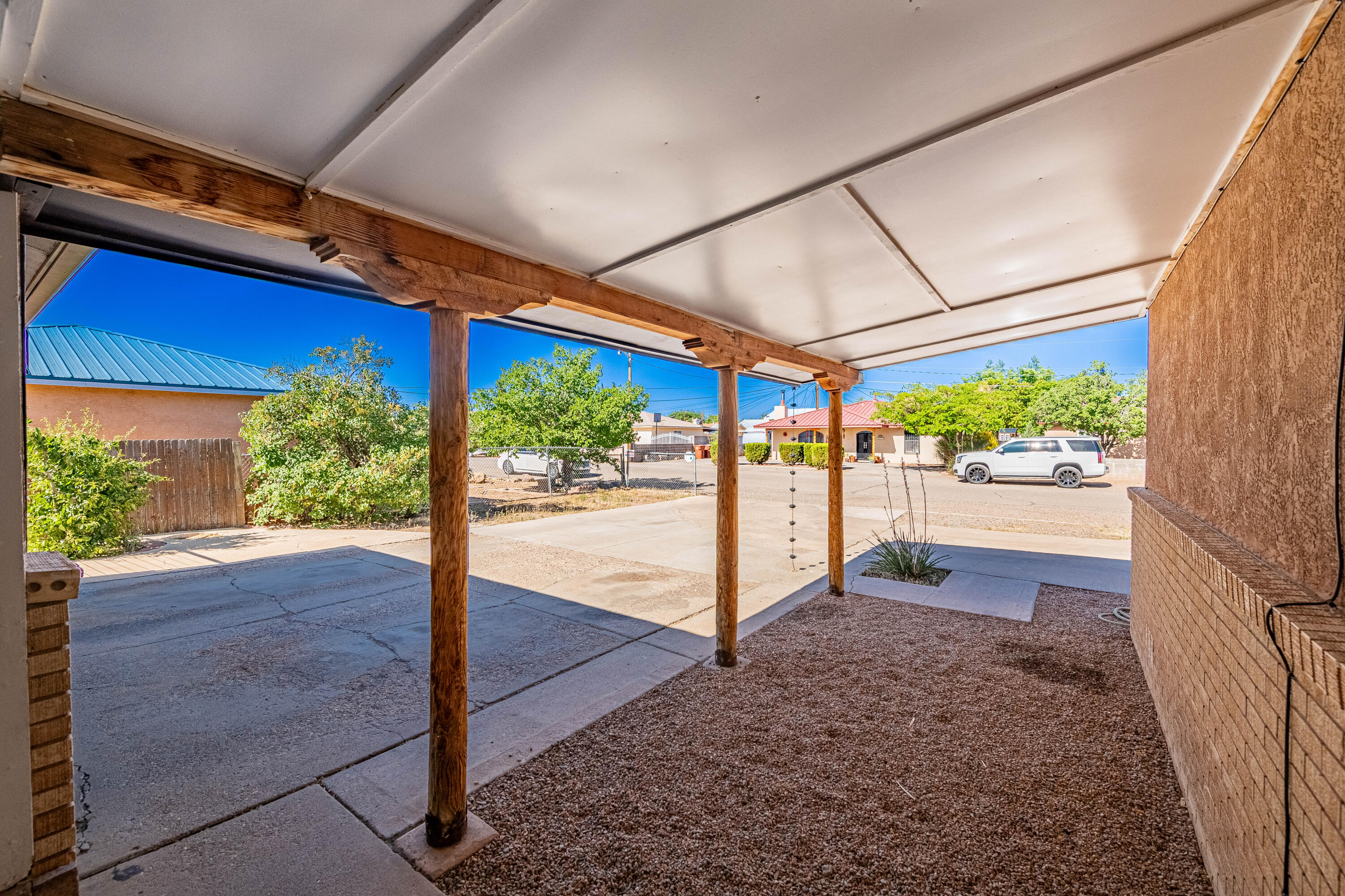 Photo 4 — 548 Coronado Drive