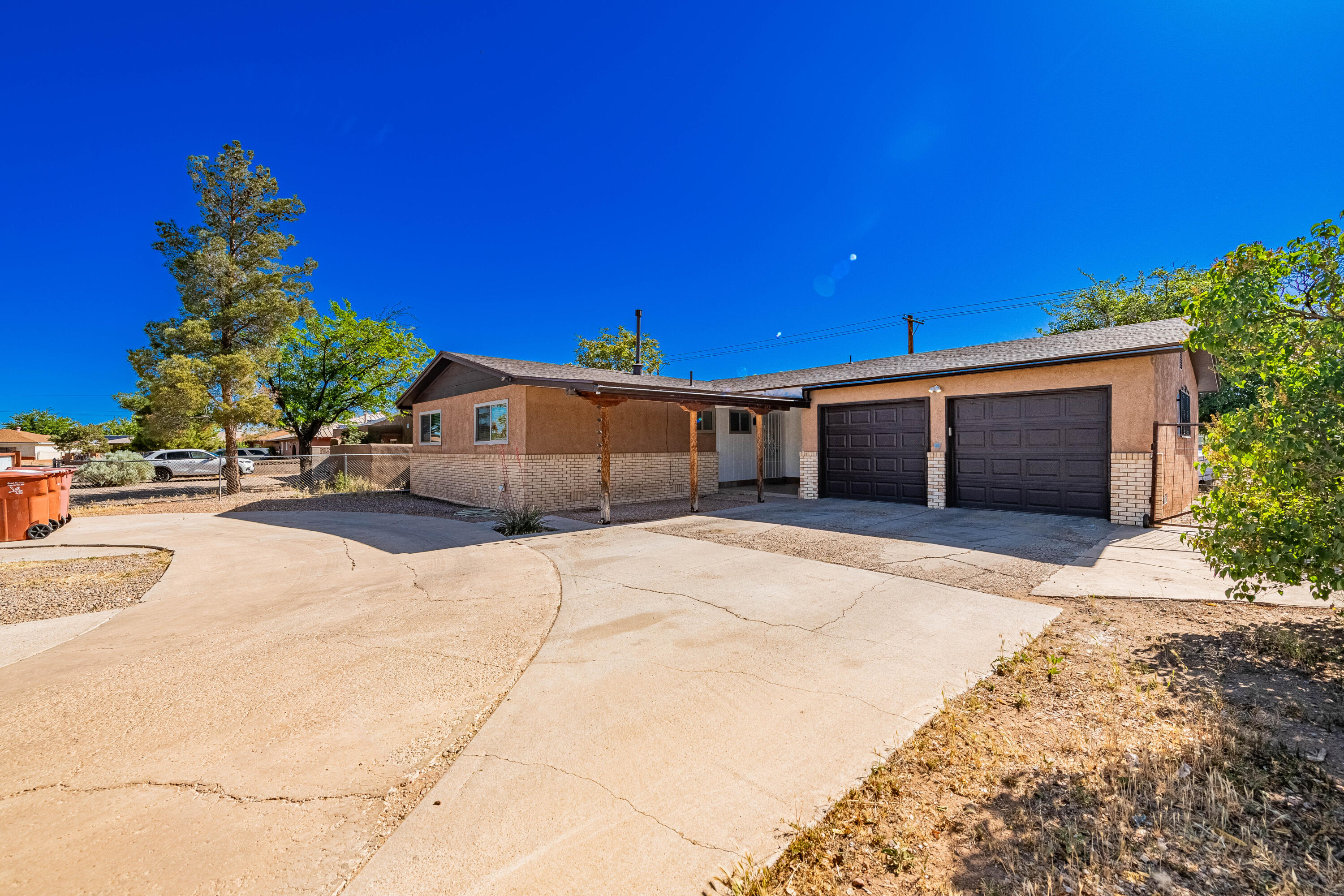 Photo 2 — 548 Coronado Drive