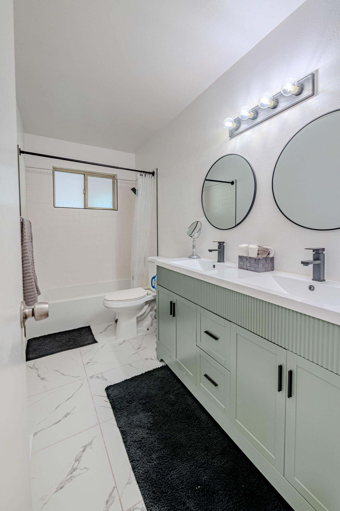 Photo 17 — 548 Coronado Drive