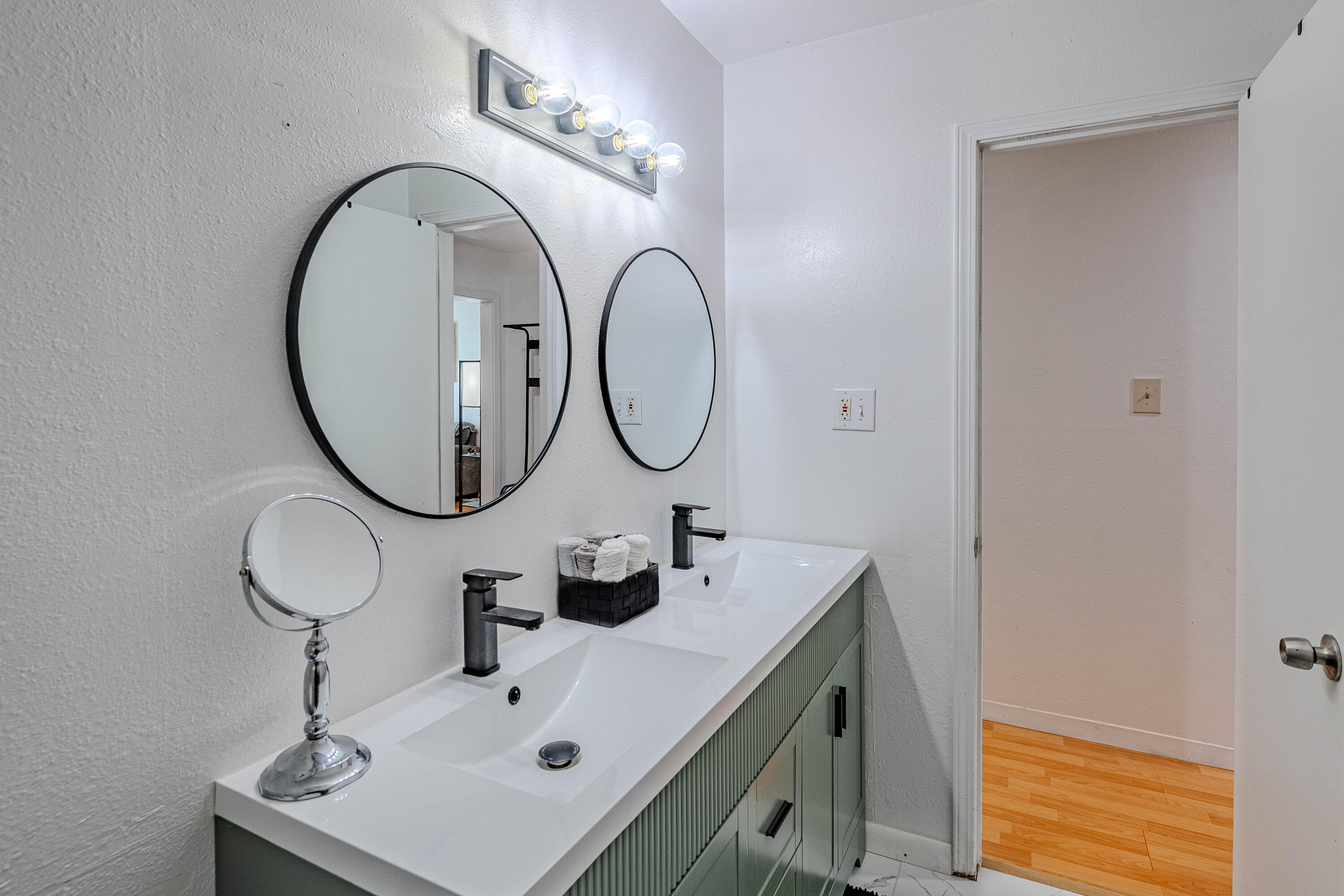 Photo 13 — 548 Coronado Drive