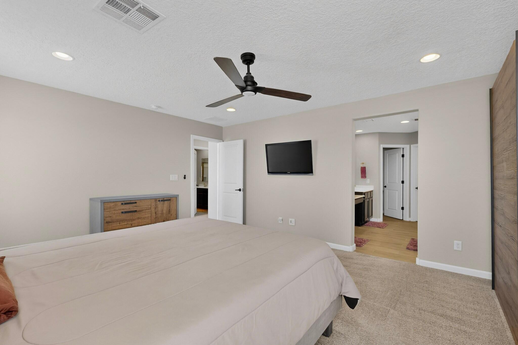 Photo 5 — 3058 Shannon Lane NE