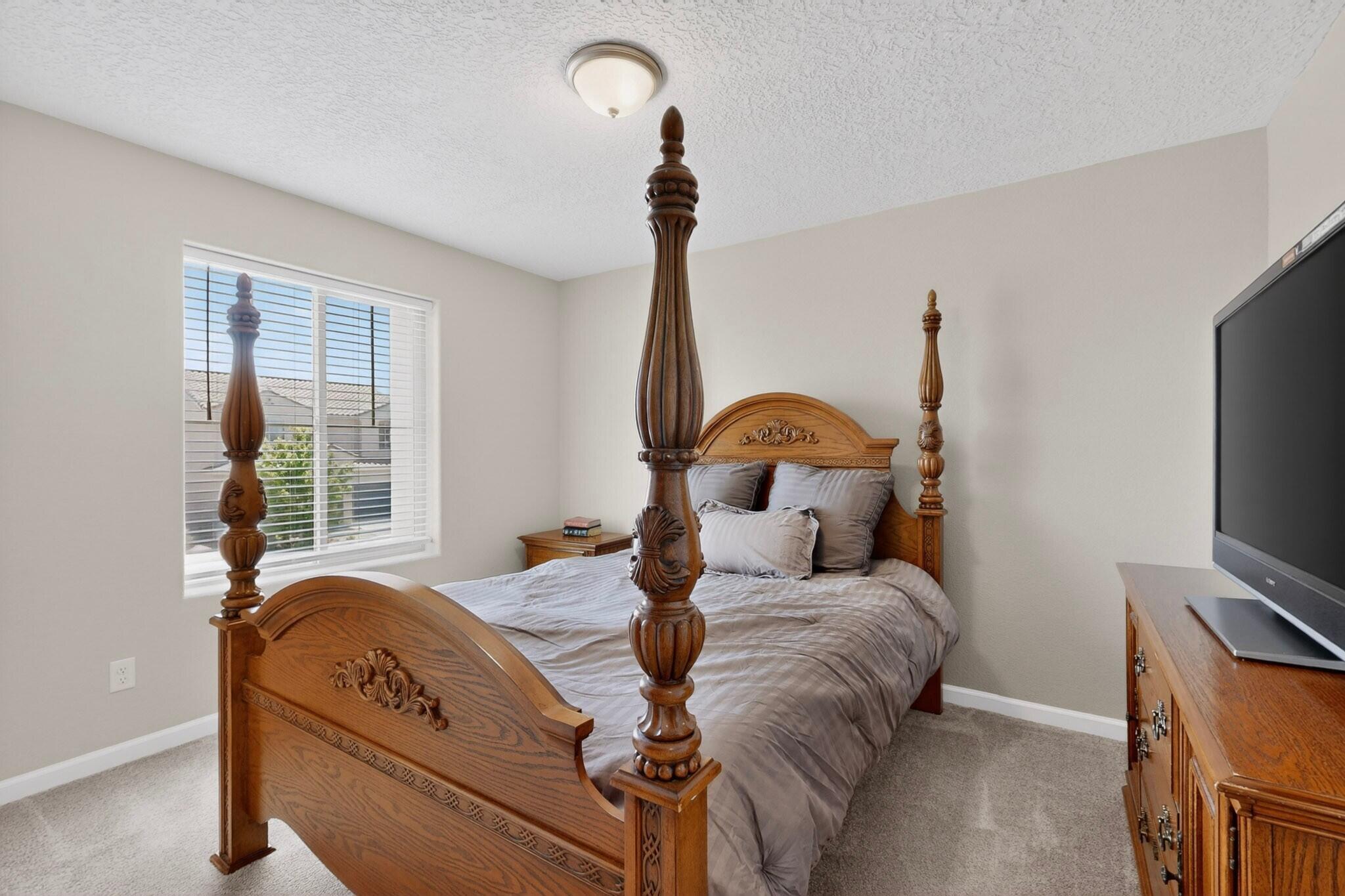 Photo 11 — 3058 Shannon Lane NE