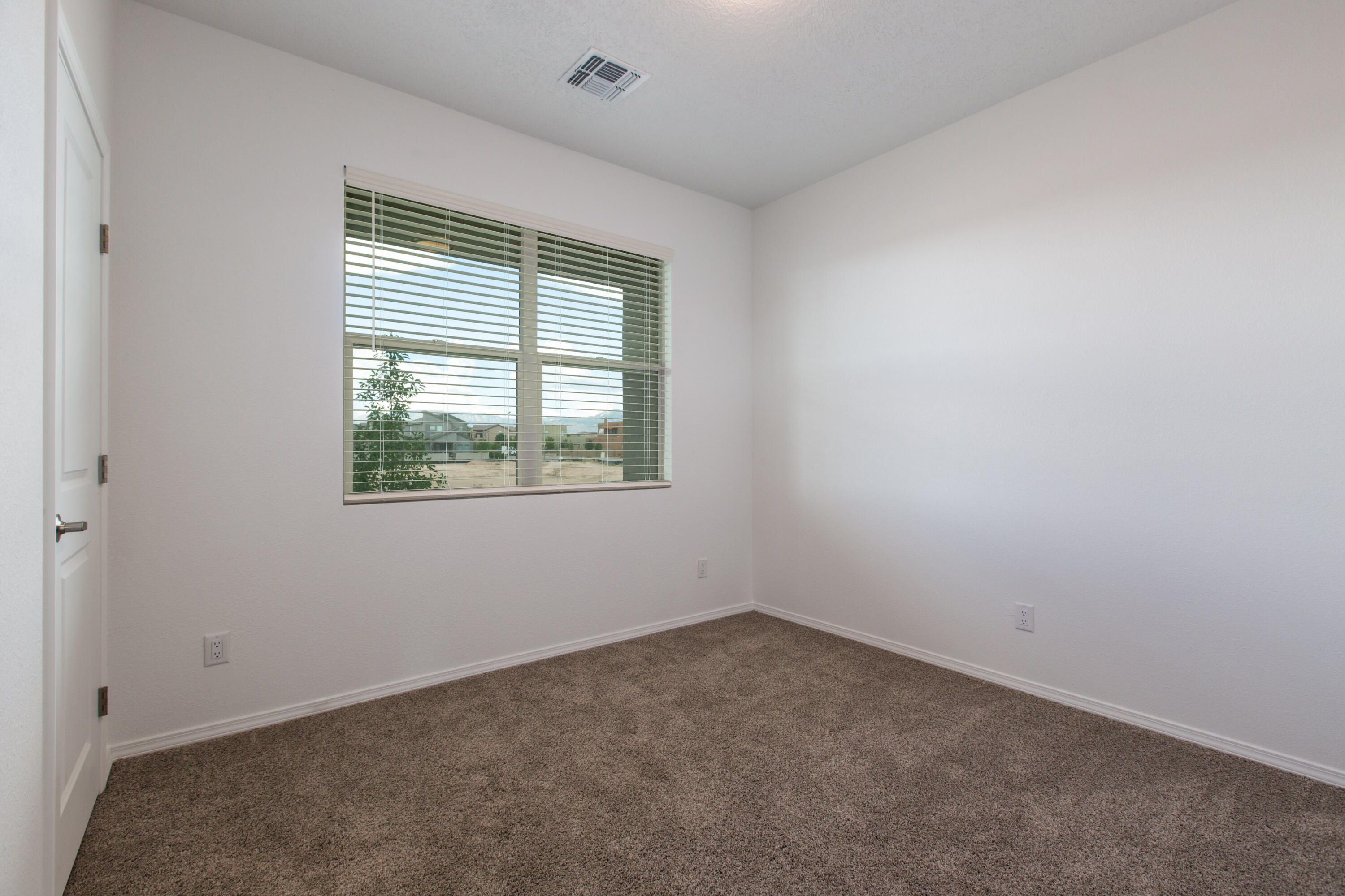 Photo 3 — 2125 DeKooning Avenue SE