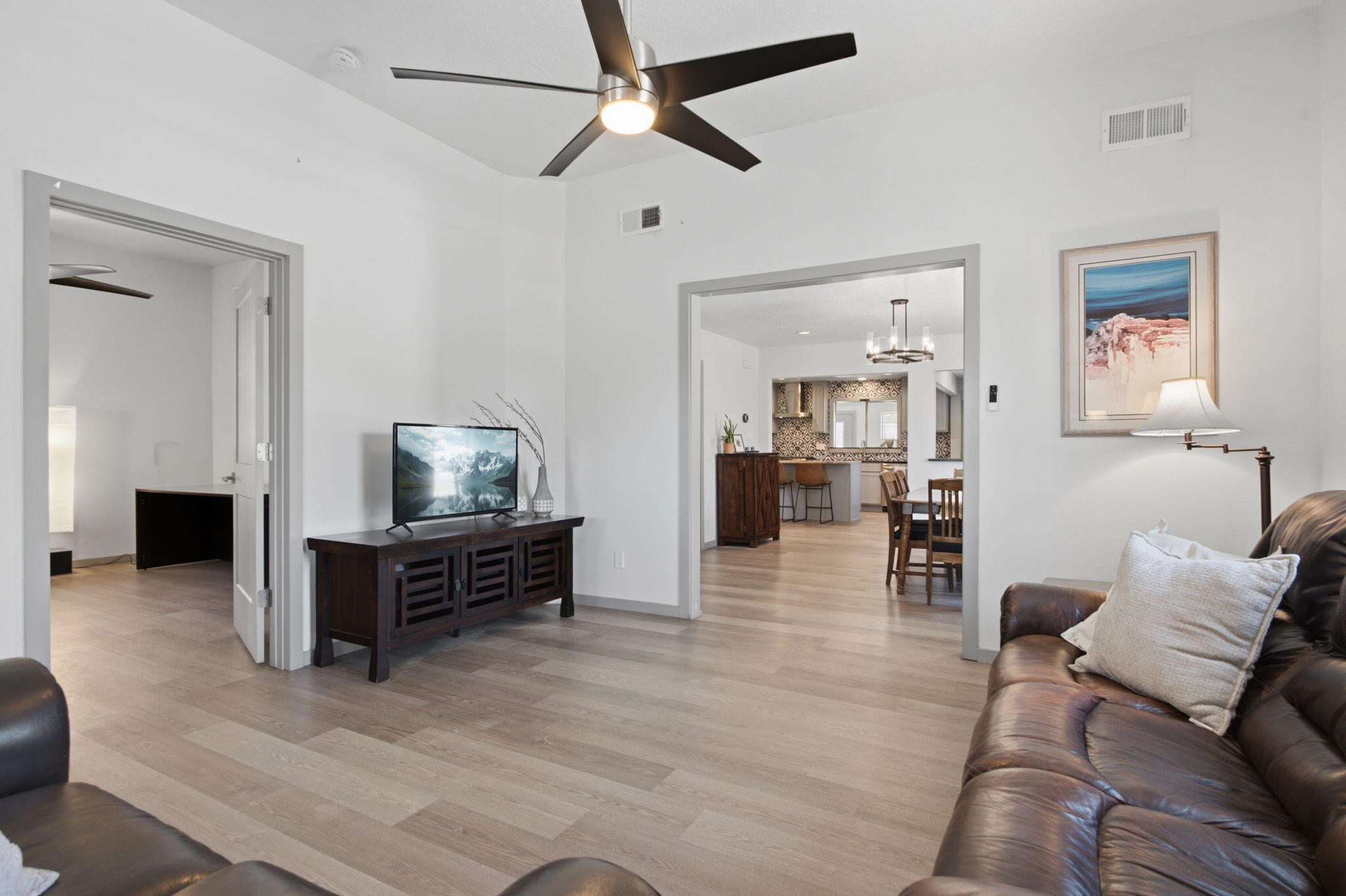 Photo 15 — 824 Arno Street SE
