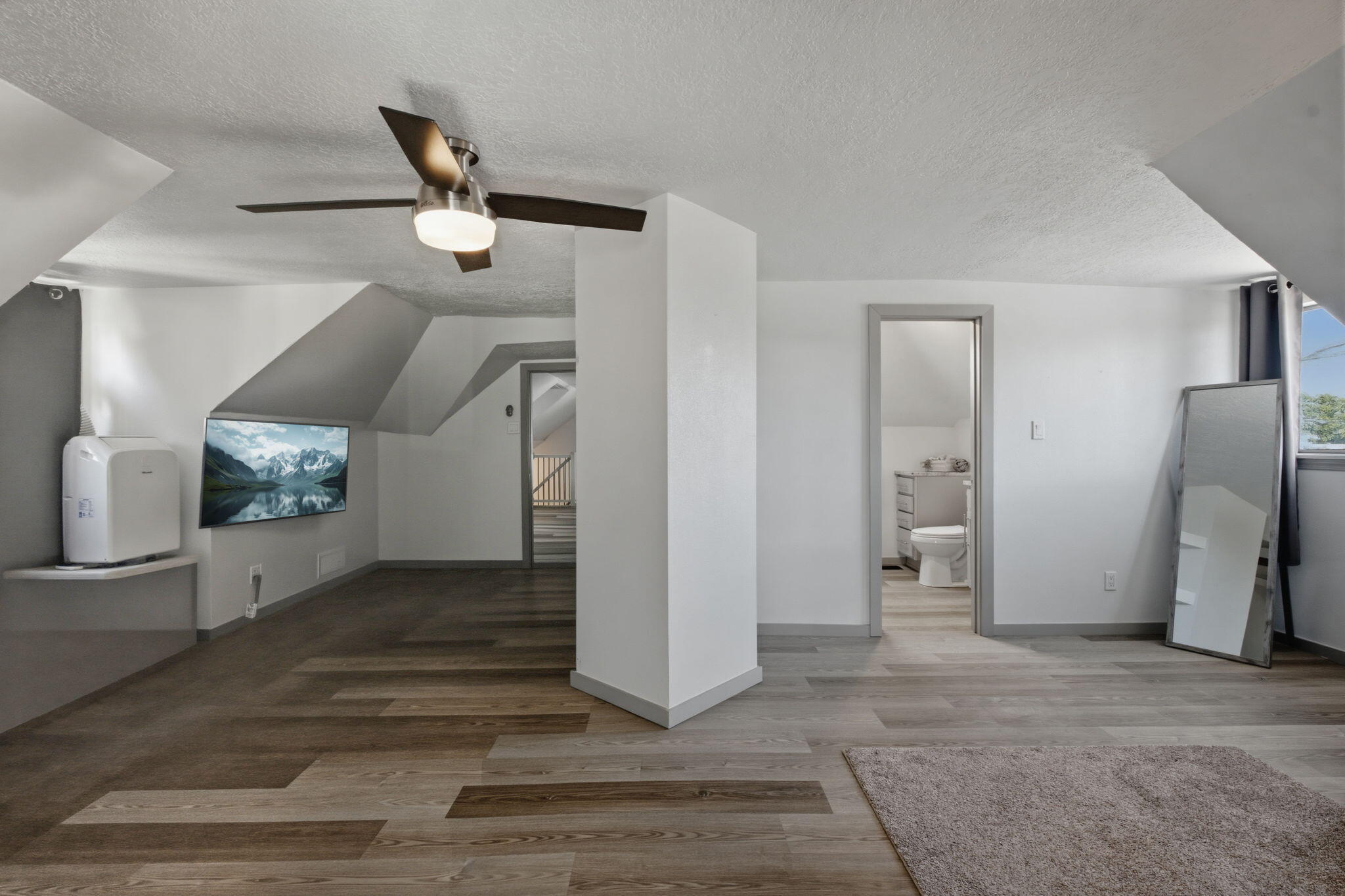 Photo 5 — 824 Arno Street SE