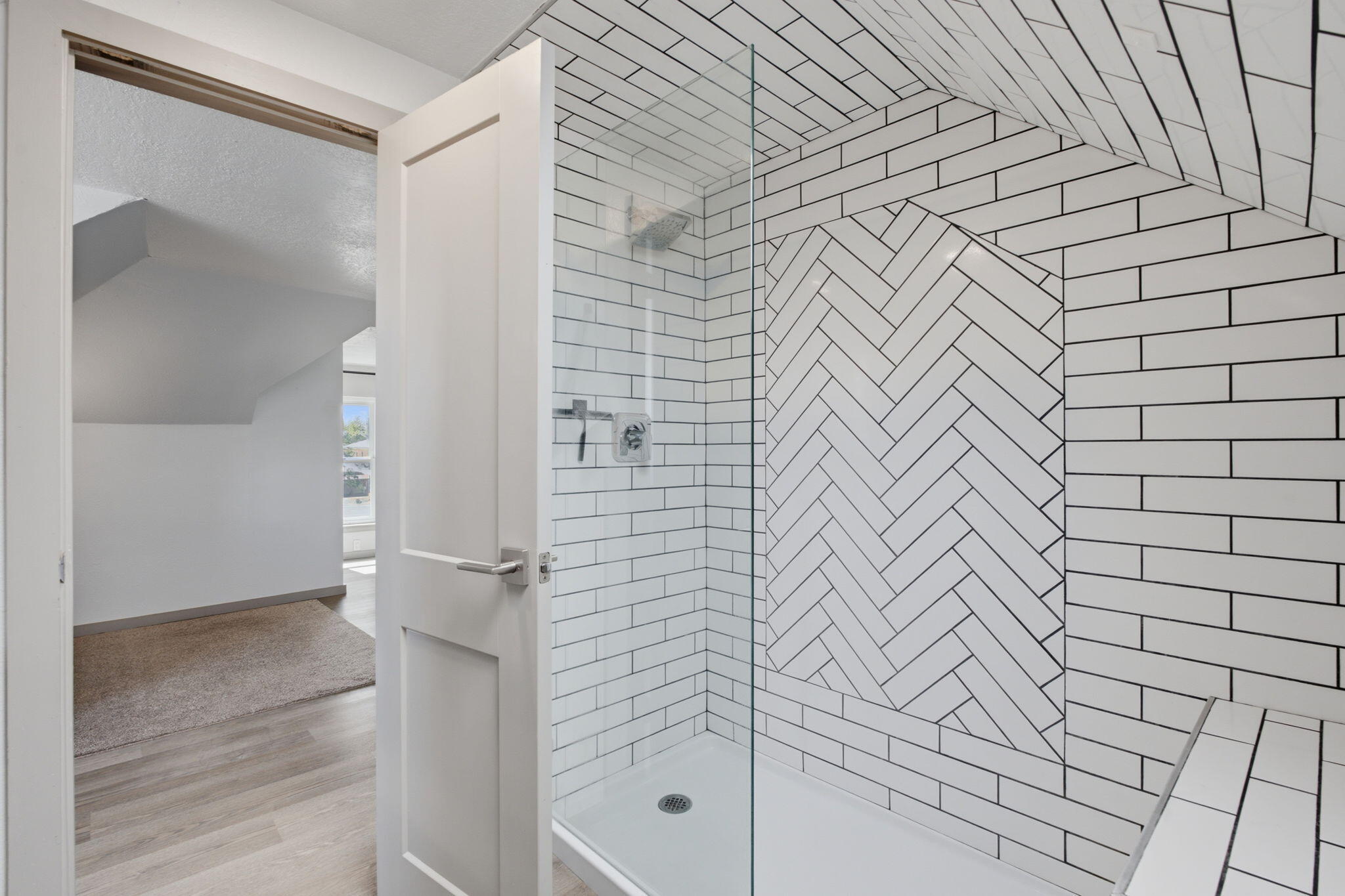 Photo 7 — 824 Arno Street SE