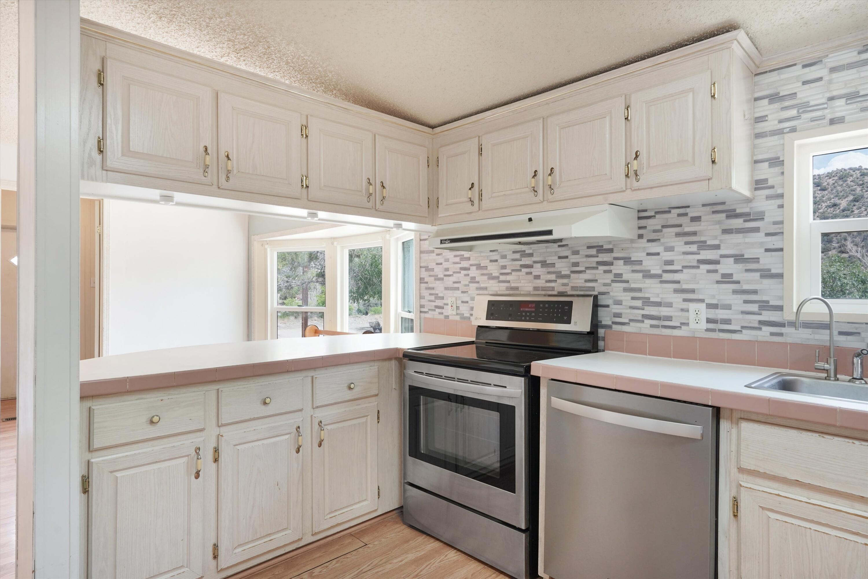 Photo 13 — 4 Whittier Place SE