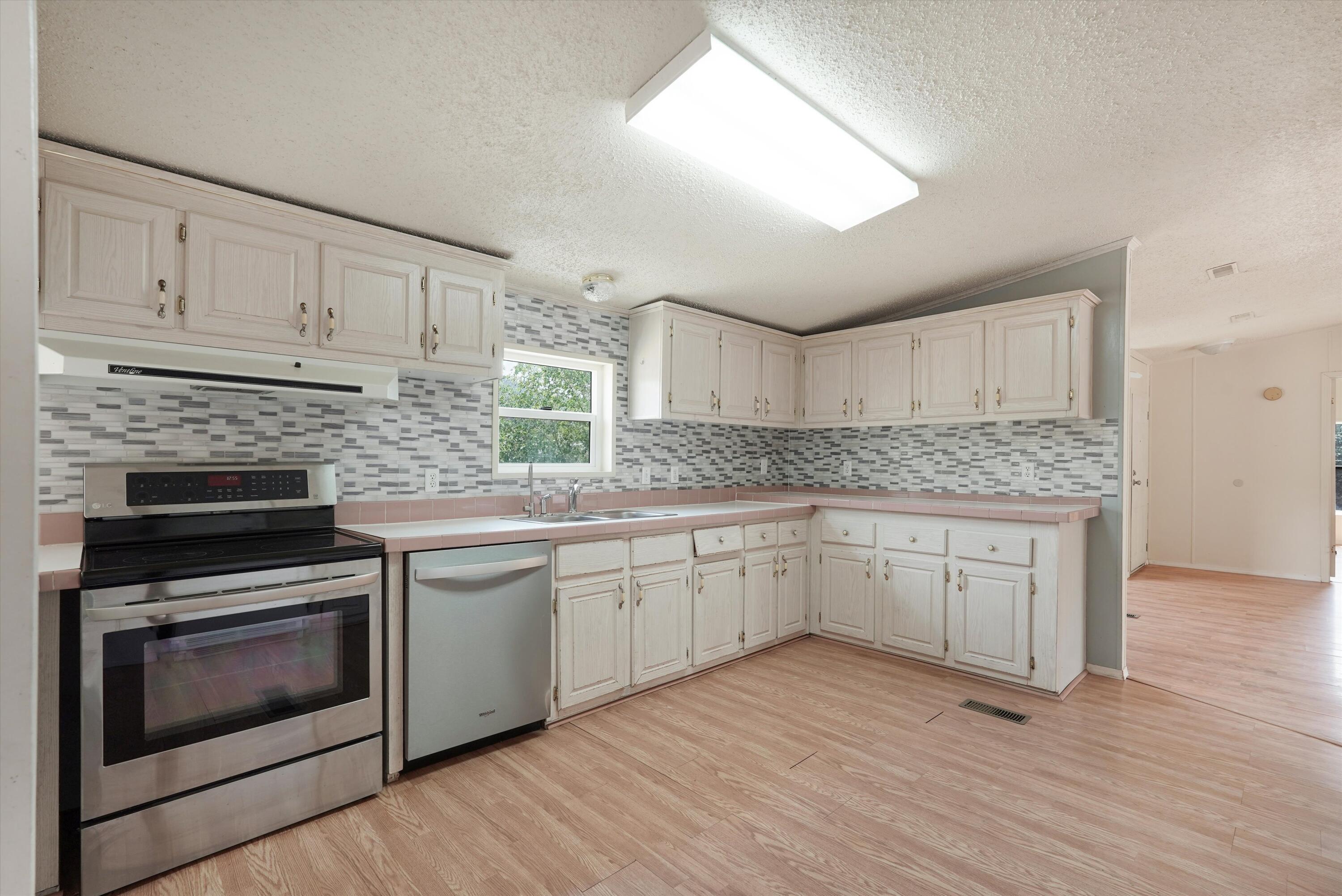 Photo 14 — 4 Whittier Place SE