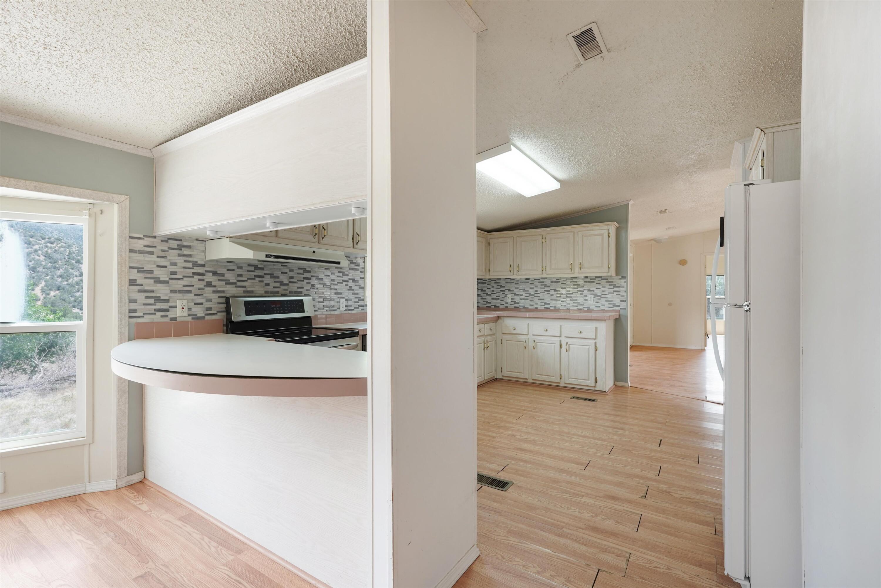 Photo 15 — 4 Whittier Place SE
