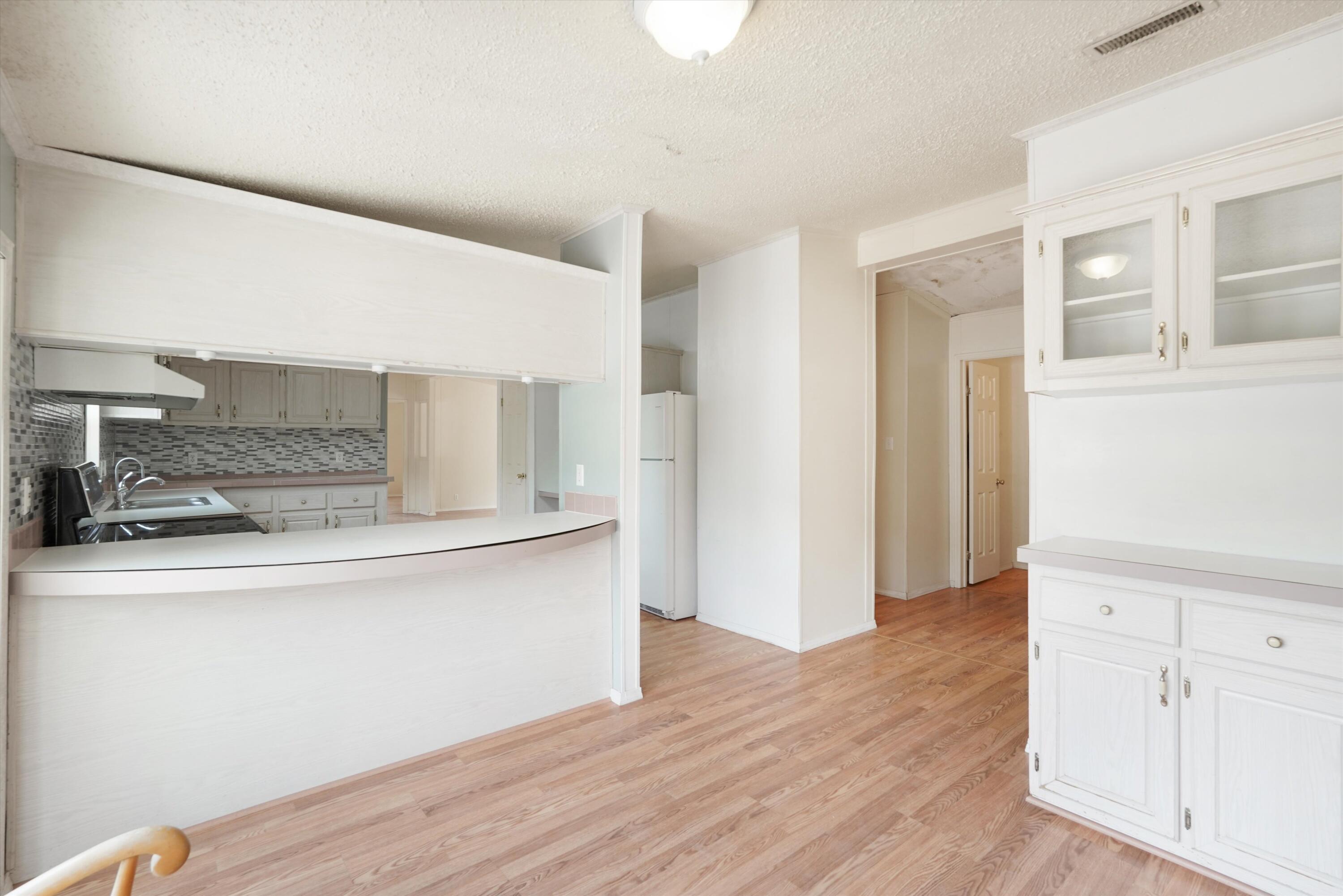 Photo 17 — 4 Whittier Place SE