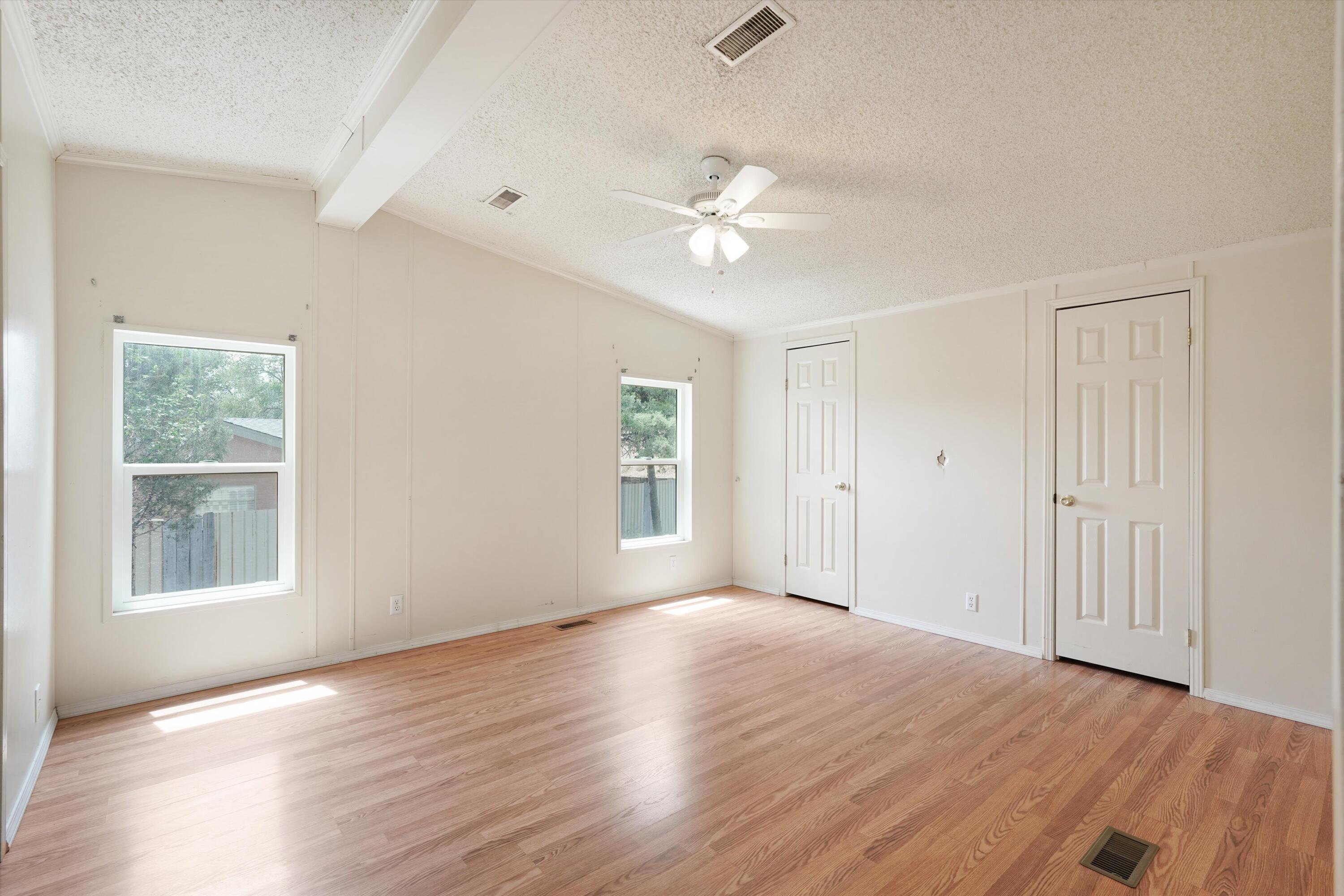 Photo 19 — 4 Whittier Place SE