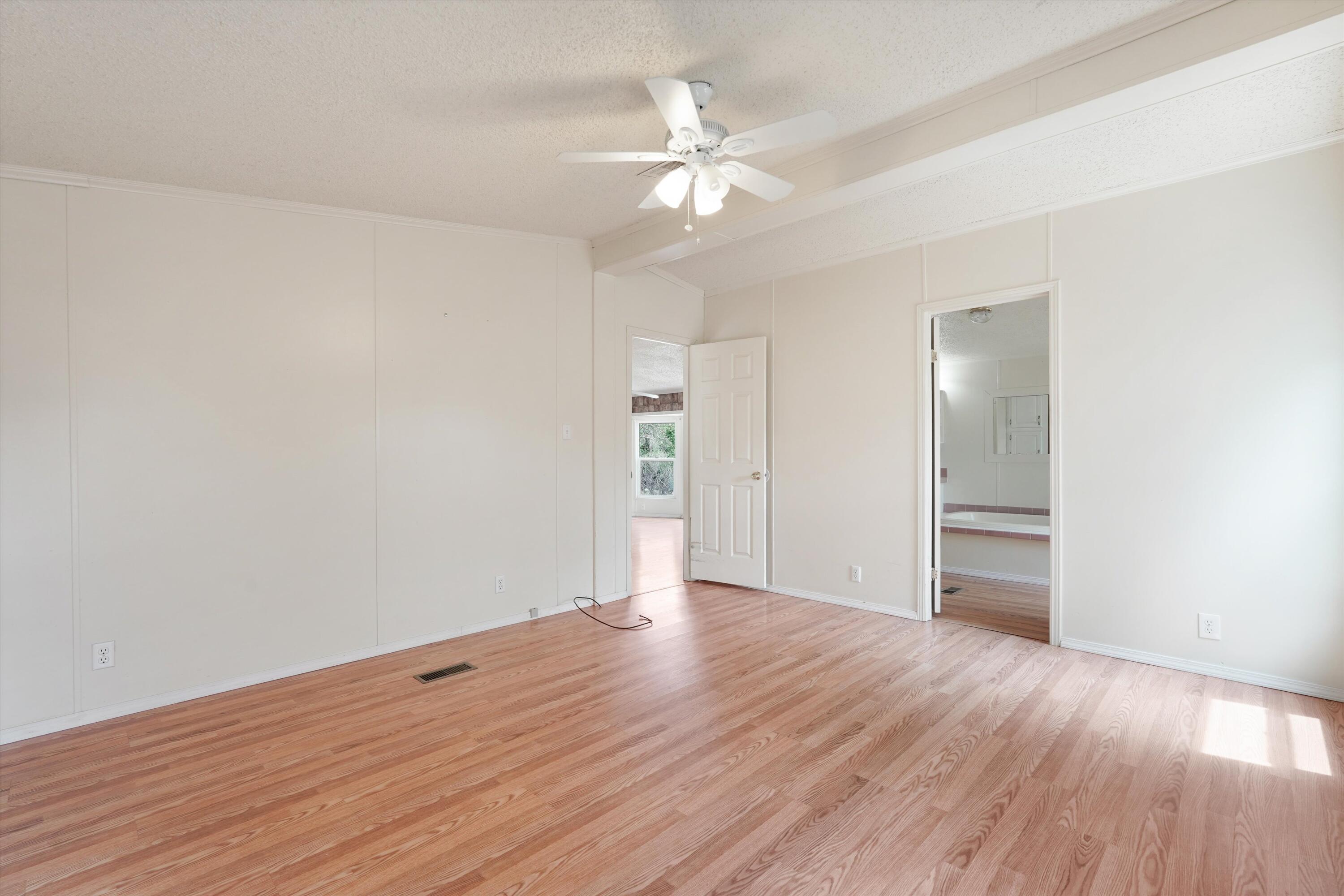 Photo 20 — 4 Whittier Place SE