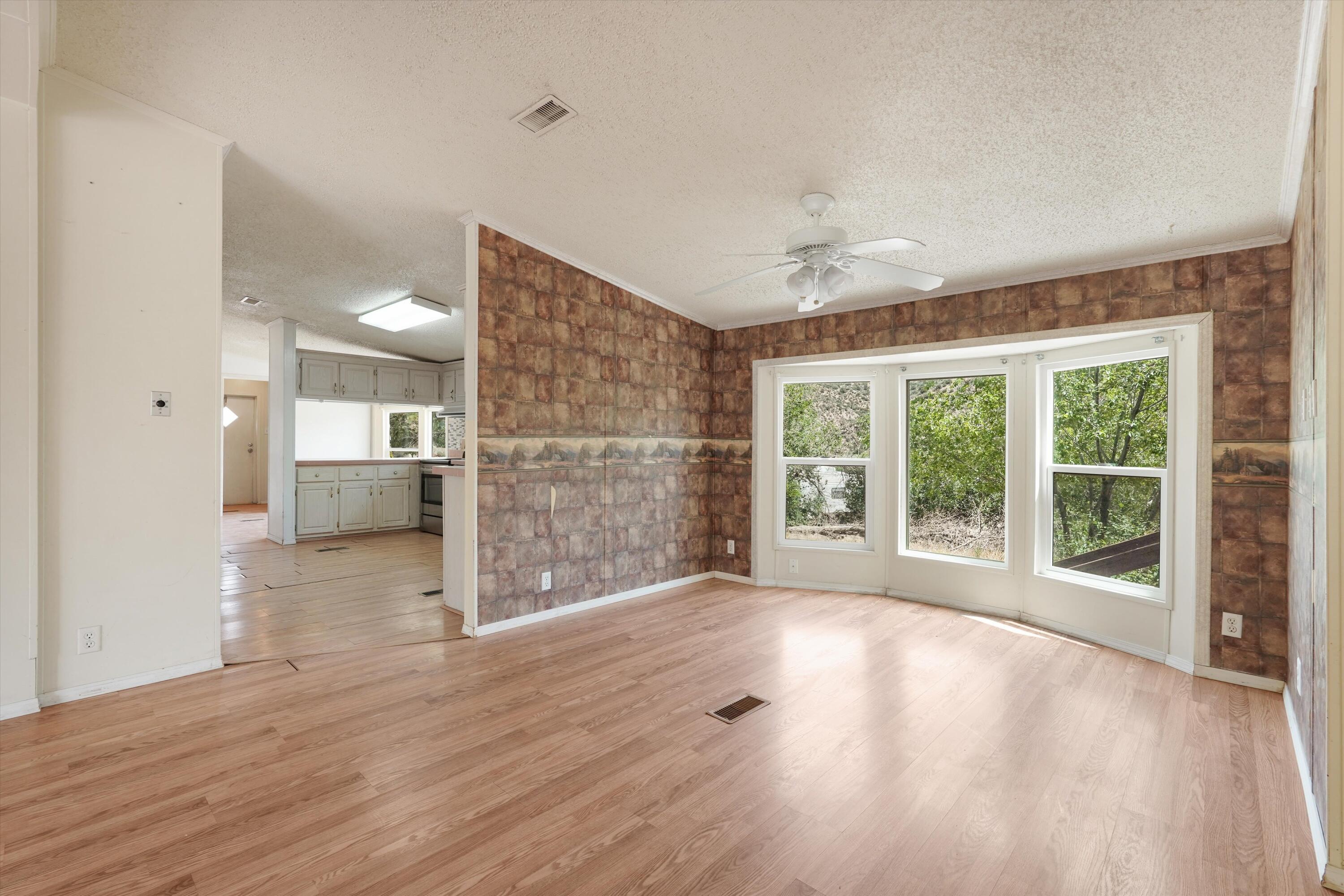 Photo 9 — 4 Whittier Place SE