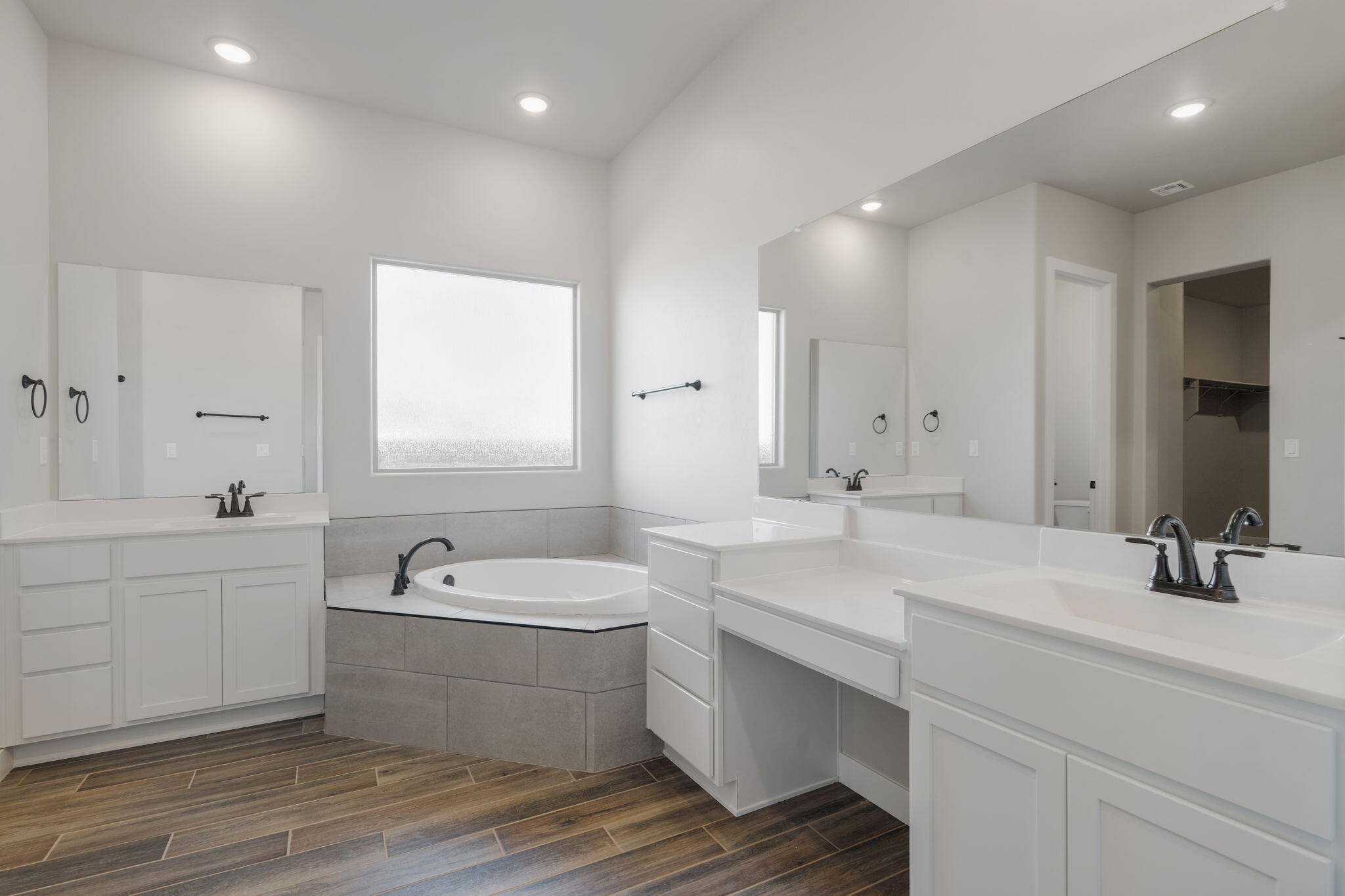 Photo 11 — 6956 Archer Road NE