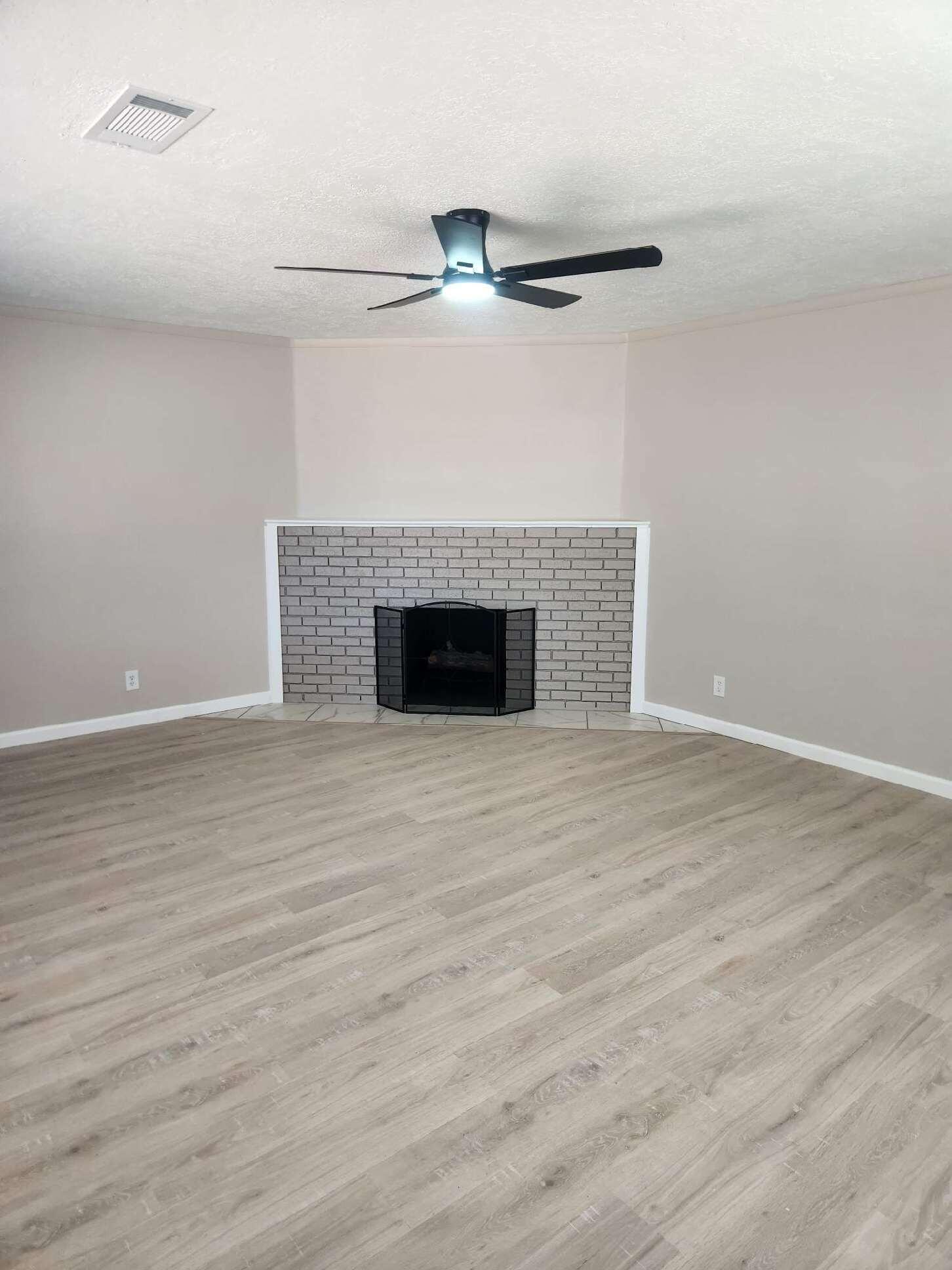 Photo 13 — 2014 Somervell Street NE