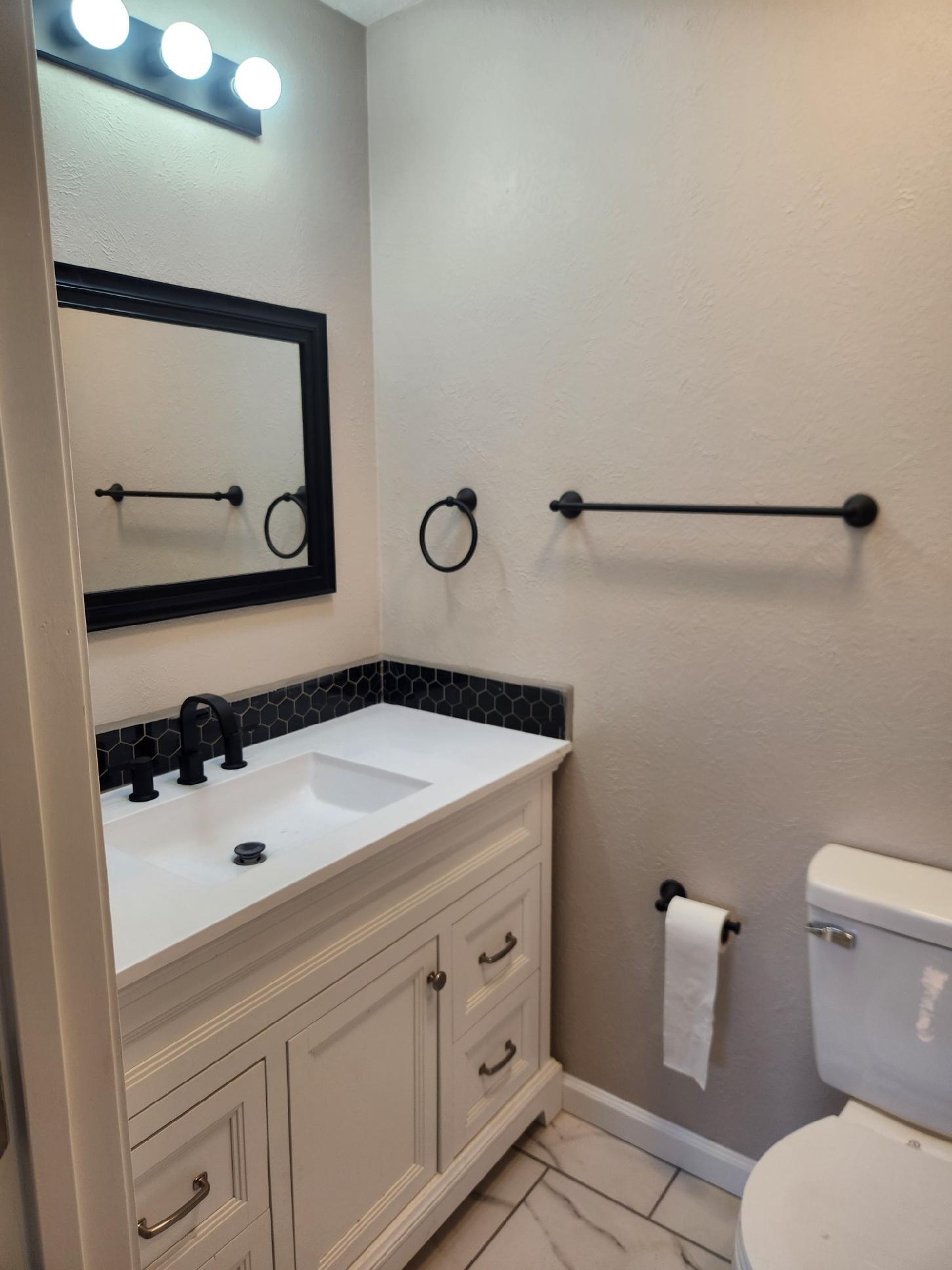 Photo 17 — 2014 Somervell Street NE