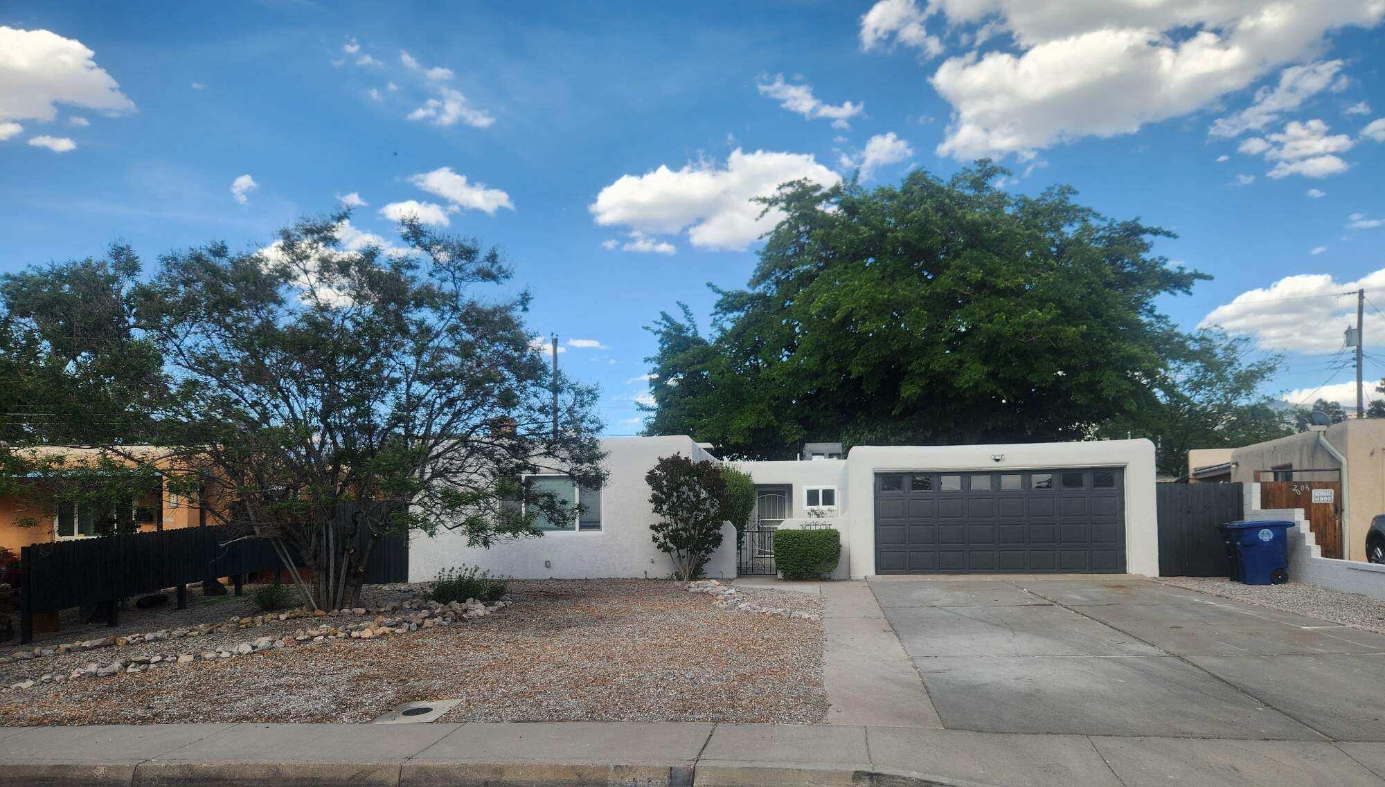 Photo 2 — 2014 Somervell Street NE